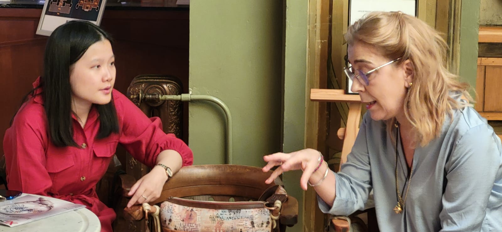 Vermú literario de Aveletra con Teresa Ramón