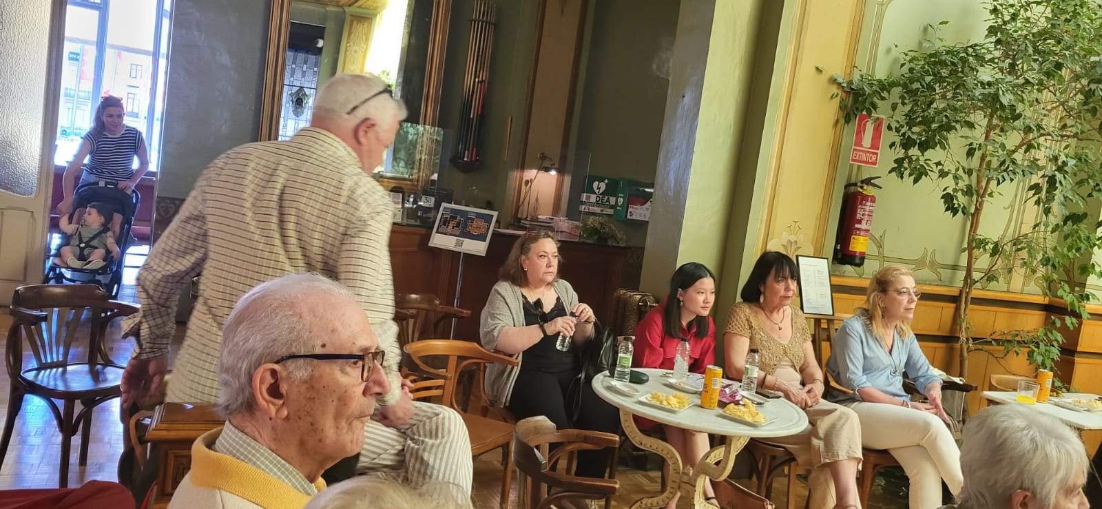 Vermú literario de Aveletra con Teresa Ramón