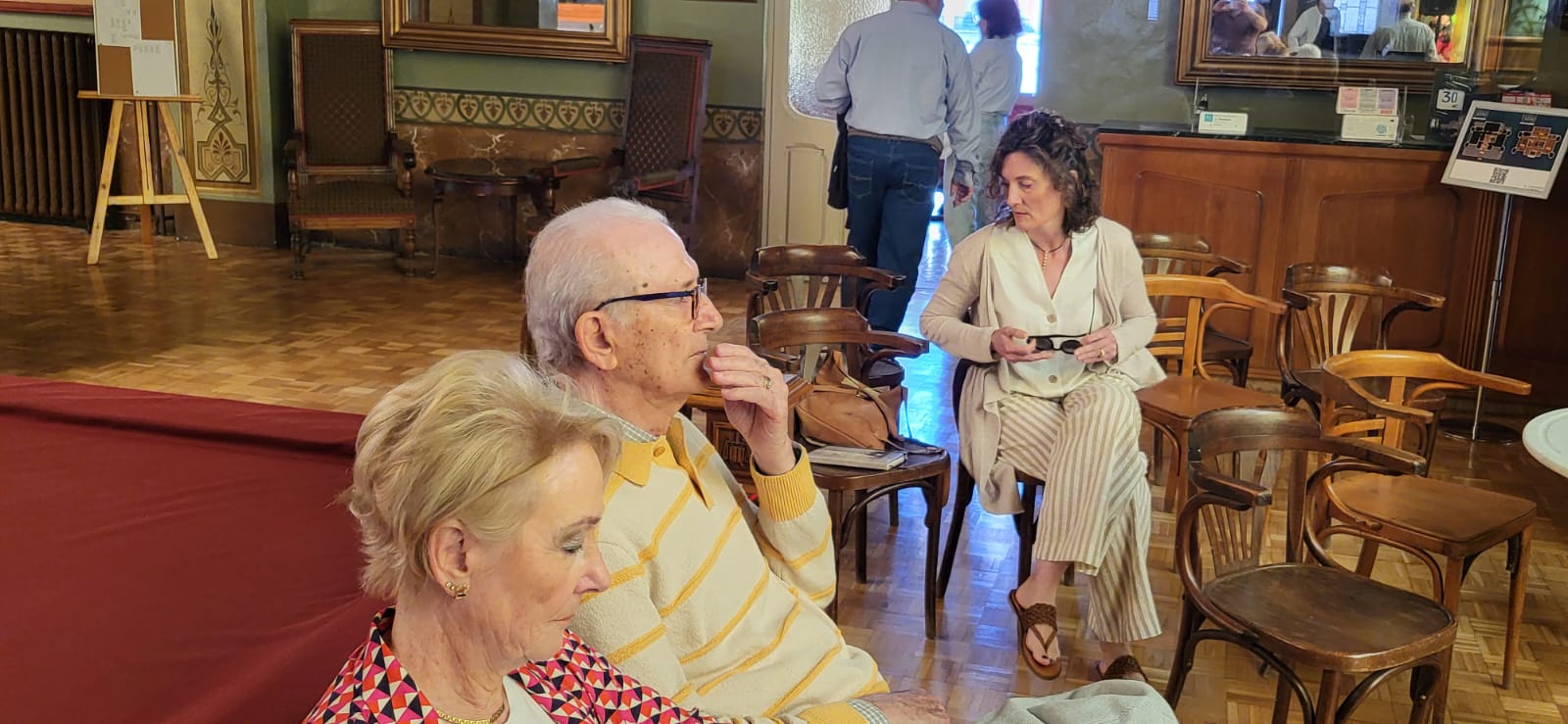 Vermú literario de Aveletra con Teresa Ramón