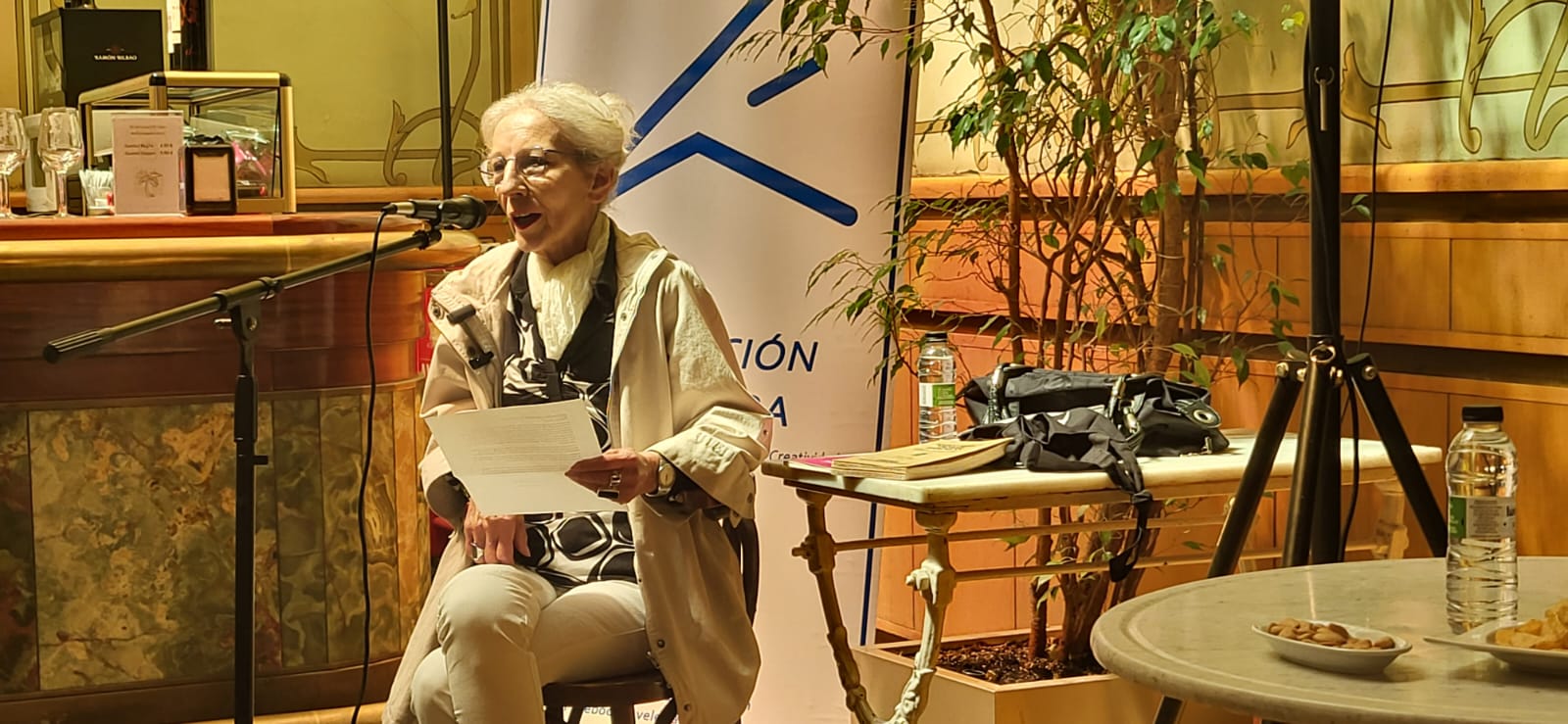 Vermú literario de Aveletra con Teresa Ramón