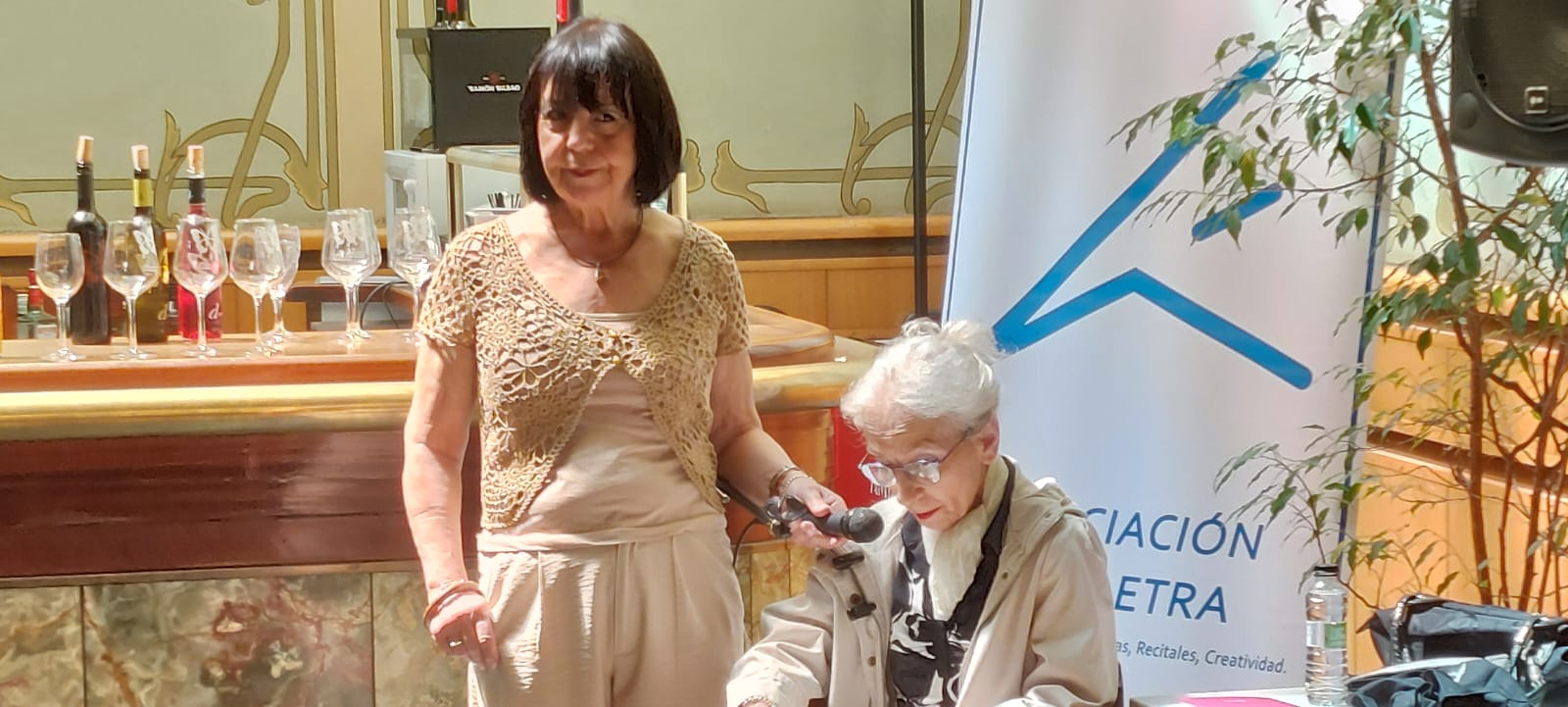 Vermú literario de Aveletra con Teresa Ramón