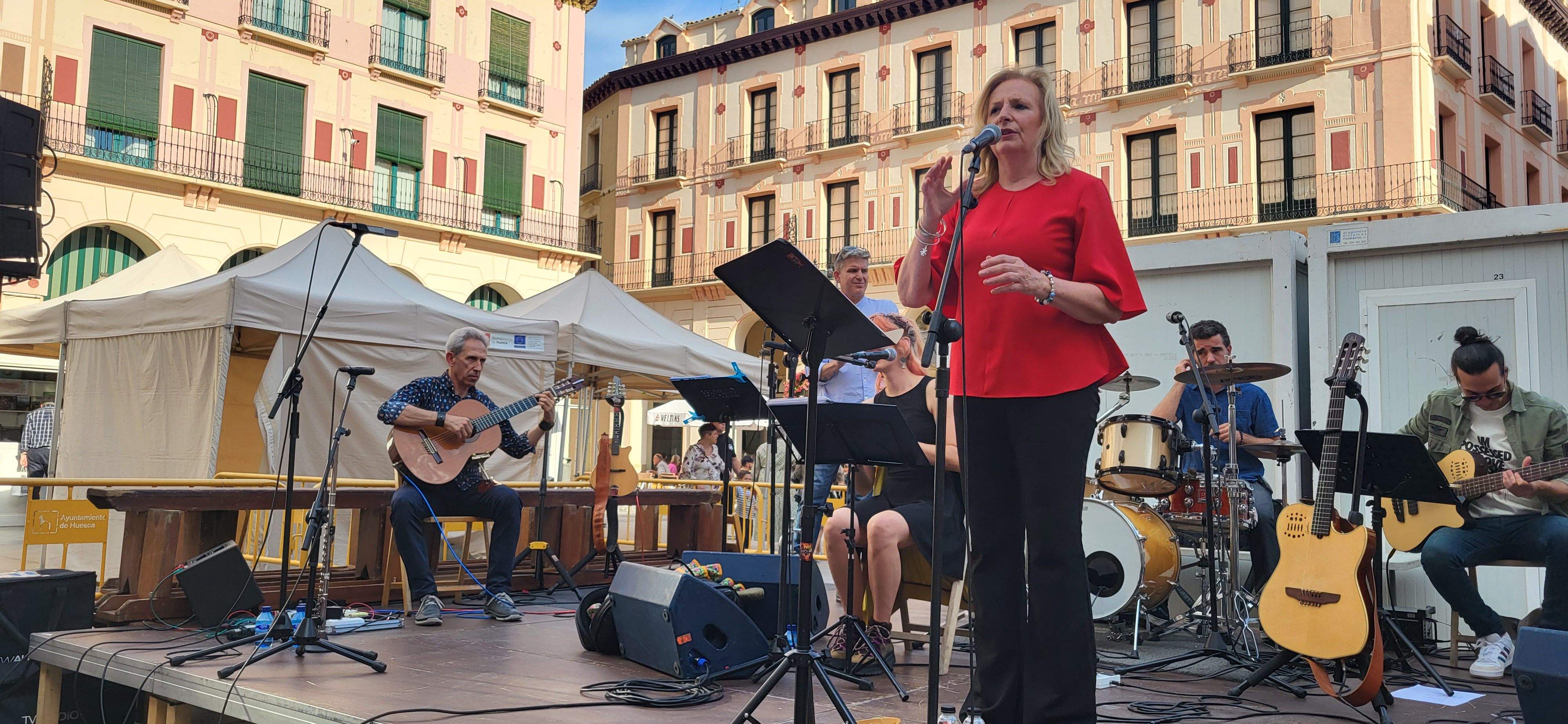 Olga y los ministriles, en la 39ª Feria del Libro de Huesca. Foto Myriam Martínez