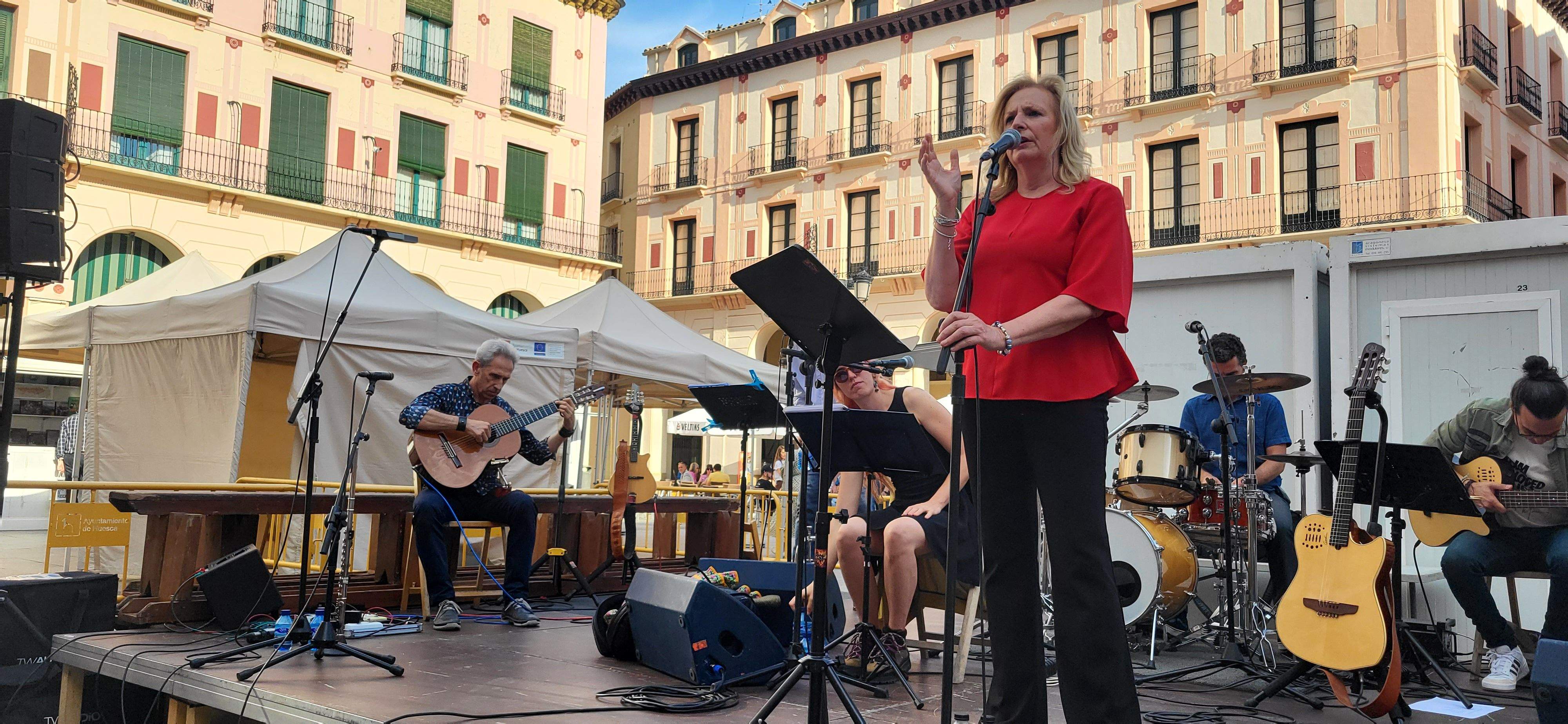 Olga y los ministriles, en la 39ª Feria del Libro de Huesca. Foto Myriam Martínez