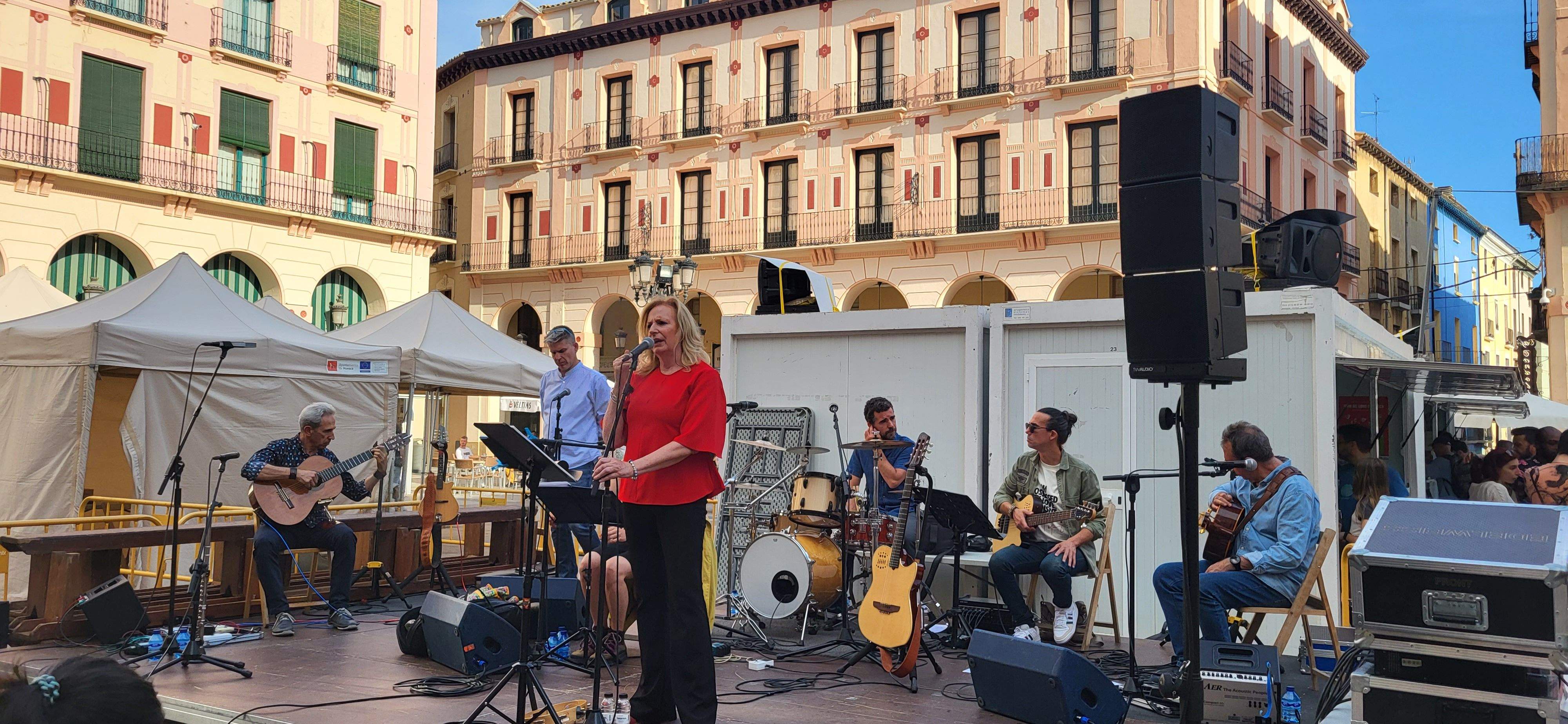 Olga y los ministriles, en la 39ª Feria del Libro de Huesca. Foto Myriam Martínez