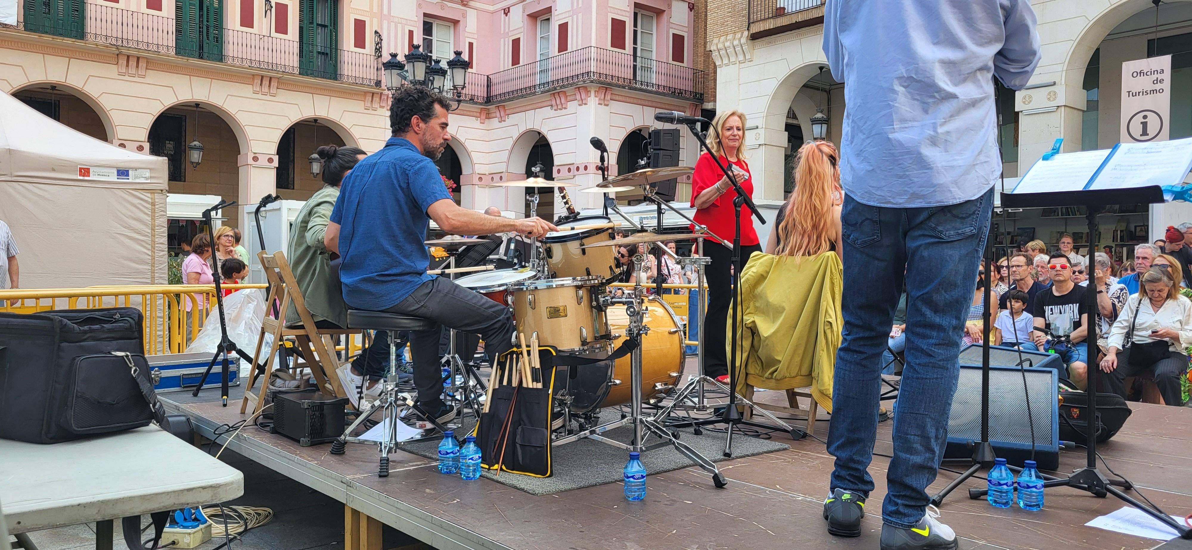 Olga y los ministriles, en la 39ª Feria del Libro de Huesca. Foto Myriam Martínez