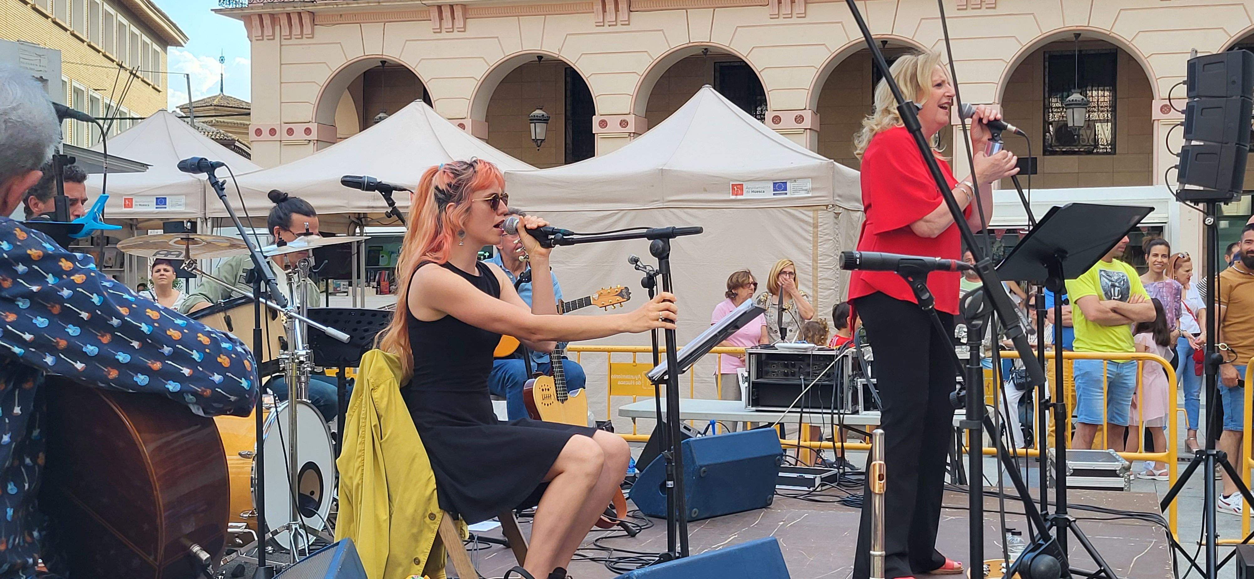 Olga y los ministriles, en la 39ª Feria del Libro de Huesca. Foto Myriam Martínez