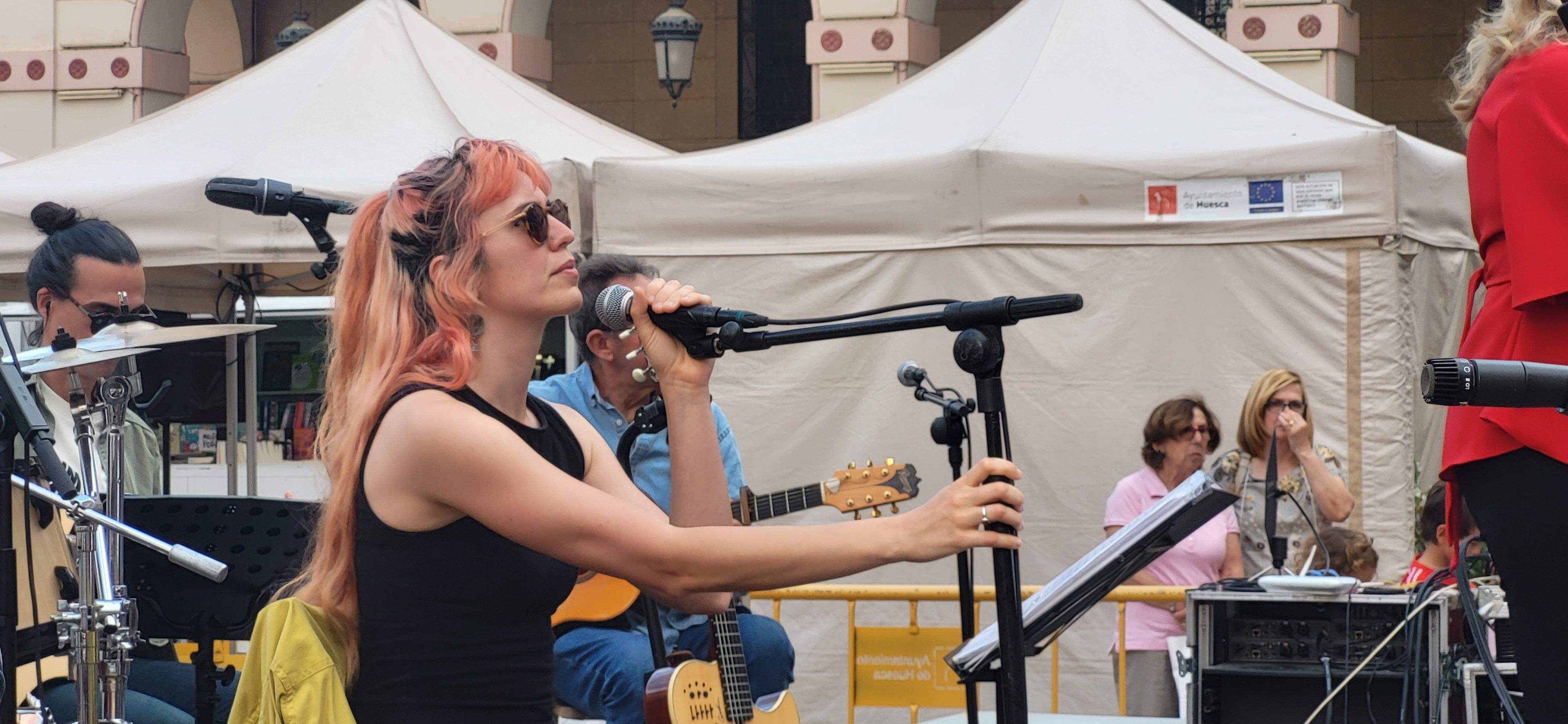 Olga y los ministriles, en la 39ª Feria del Libro de Huesca. Foto Myriam Martínez