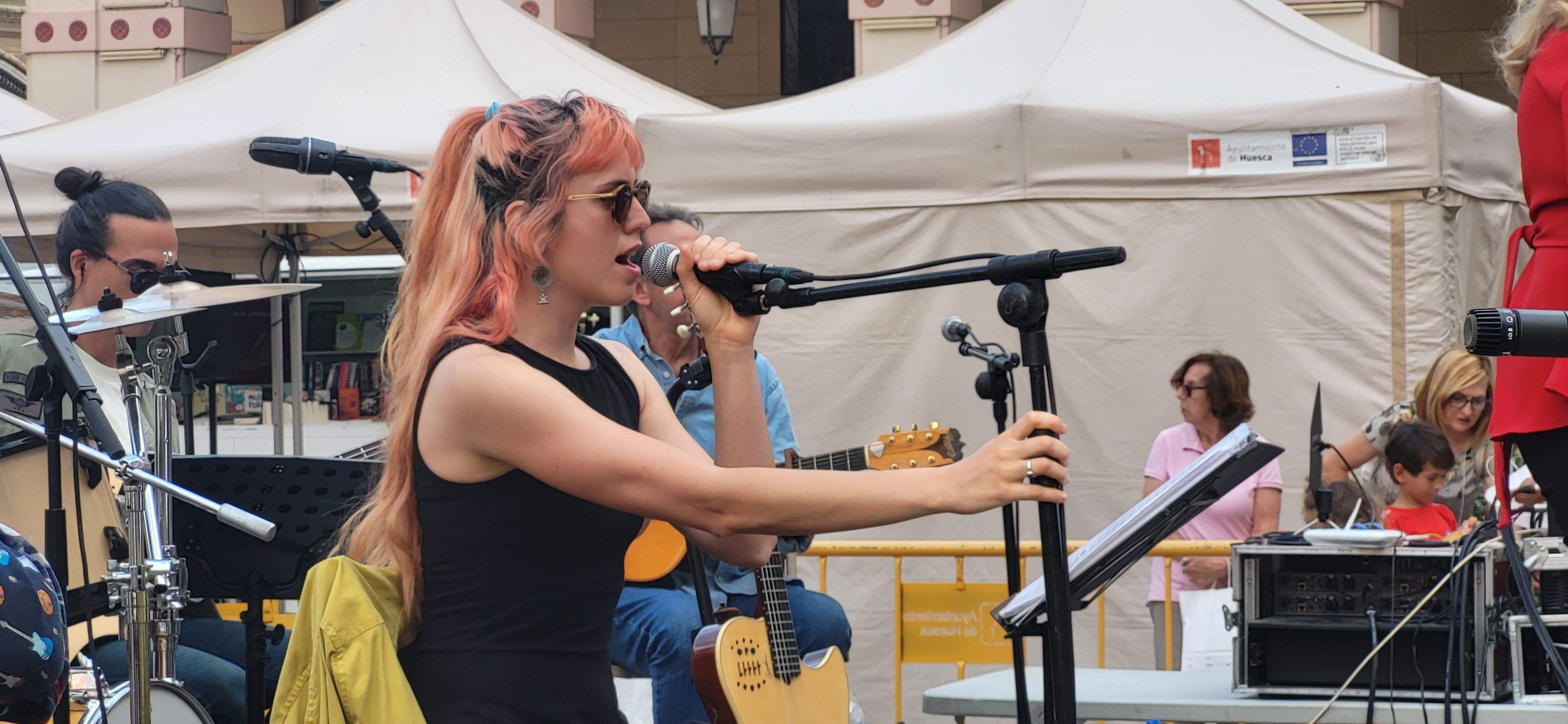 Olga y los ministriles, en la 39ª Feria del Libro de Huesca. Foto Myriam Martínez