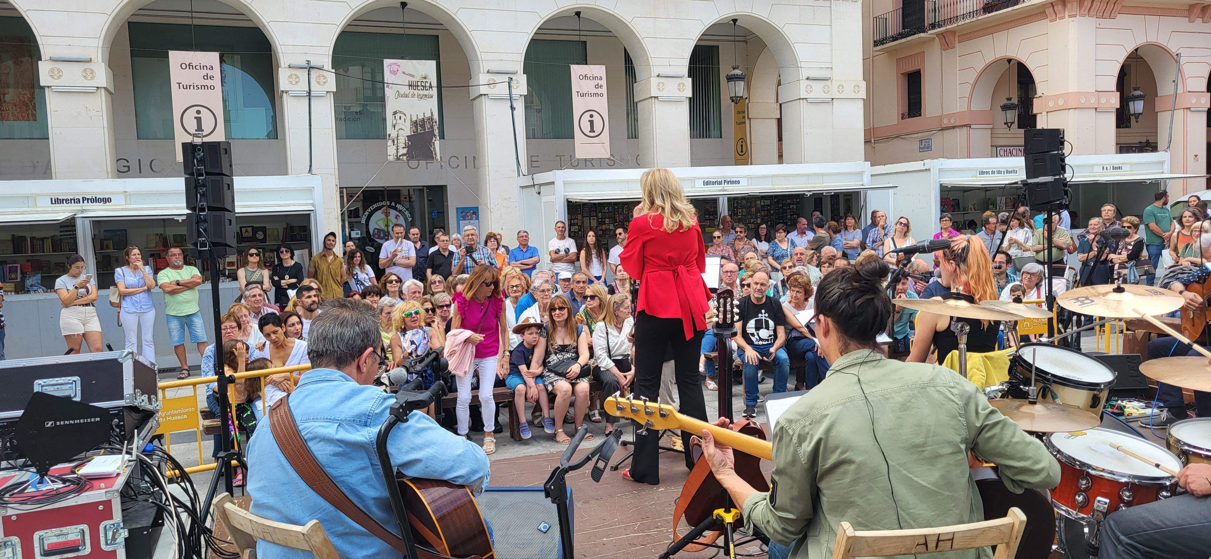 Olga y los ministriles, en la 39ª Feria del Libro de Huesca. Foto Myriam Martínez