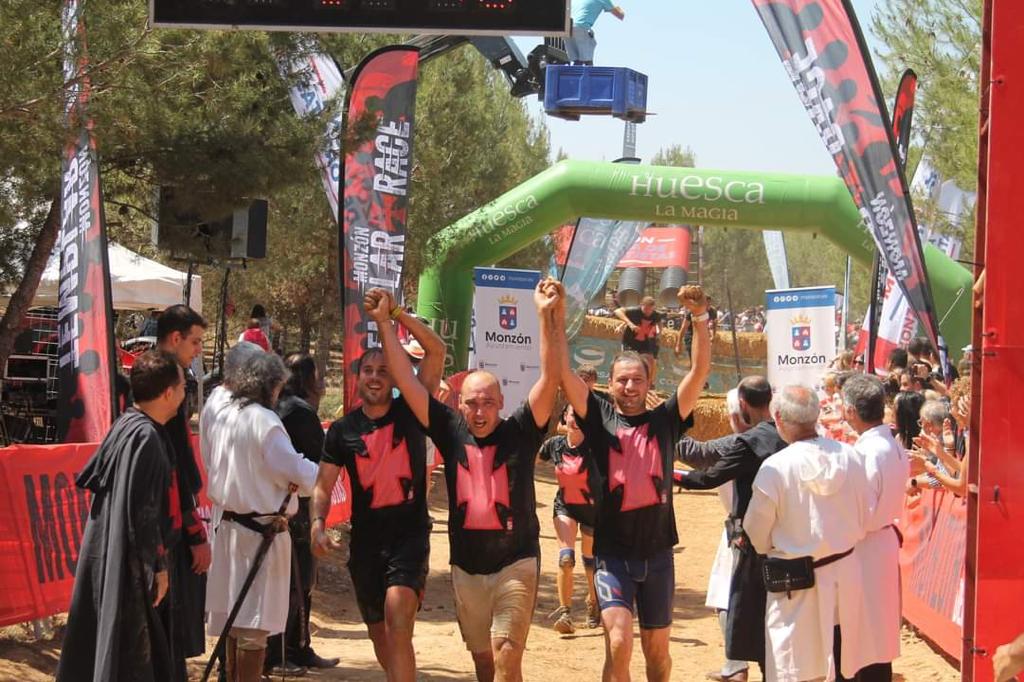 Corredores grausinos entran en meta.