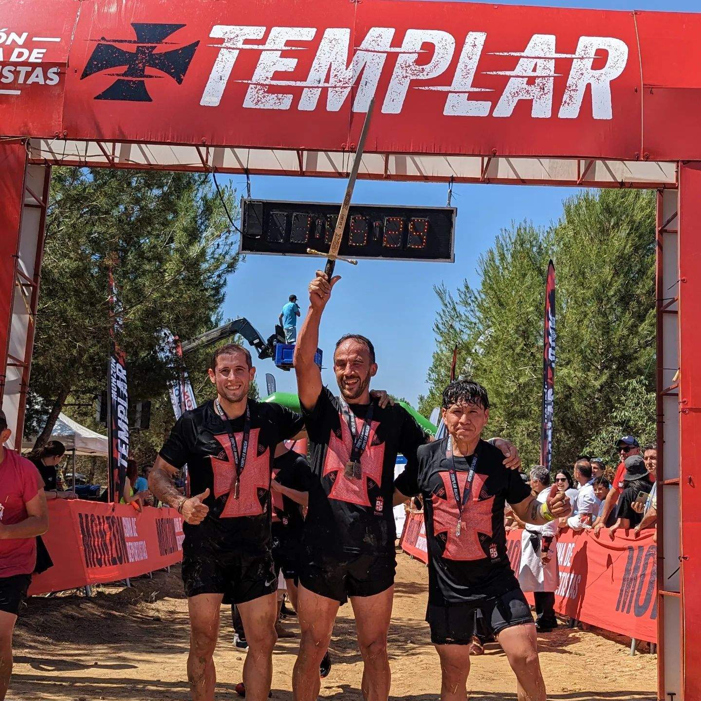 Bellés, Jaldín y Aranda, podio 8.5k