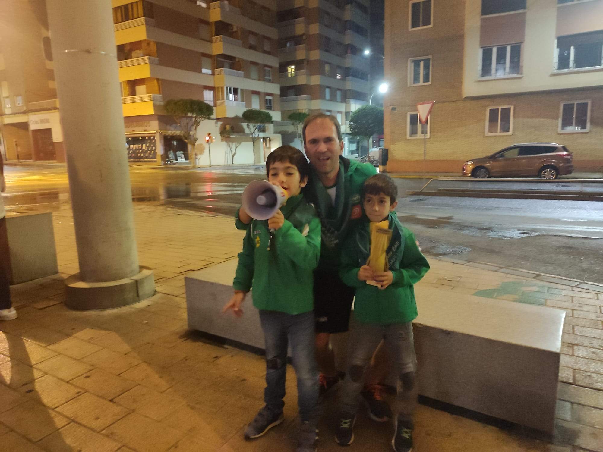 El regreso de las campeonas. Dani Durán con sus hijos.