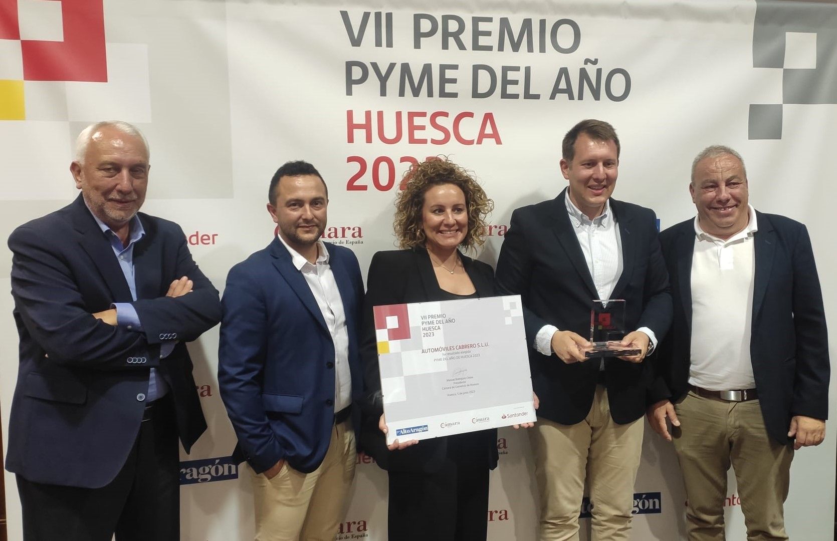 La familia Cabrero, con Enrique Cortillas, responsable de Marketing