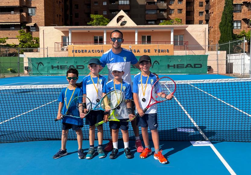 Equipo benjamín del Tenis Zoiti.