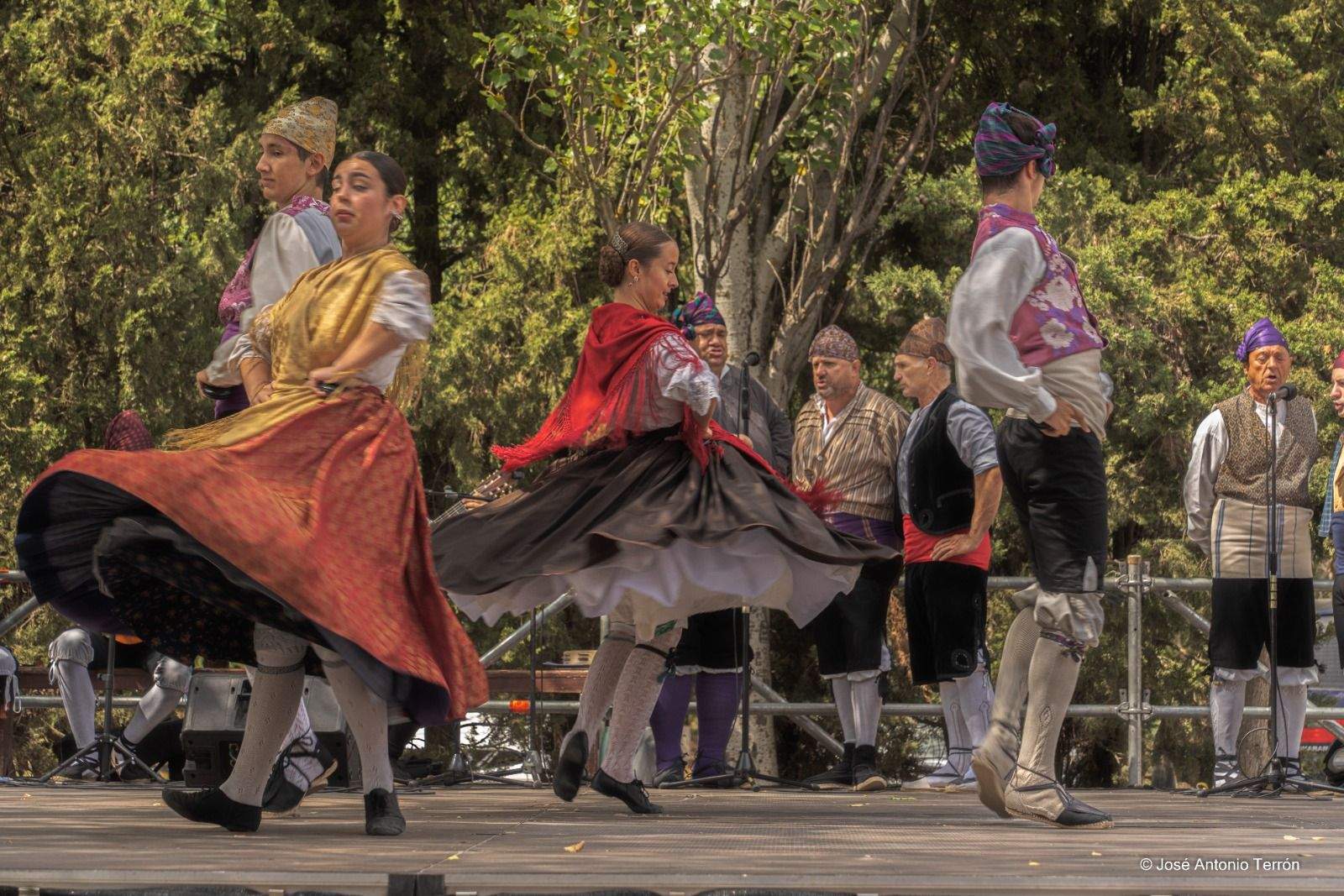 Actuación de Elenco Aragonés en Salas. Foto José Antonio Terrón 