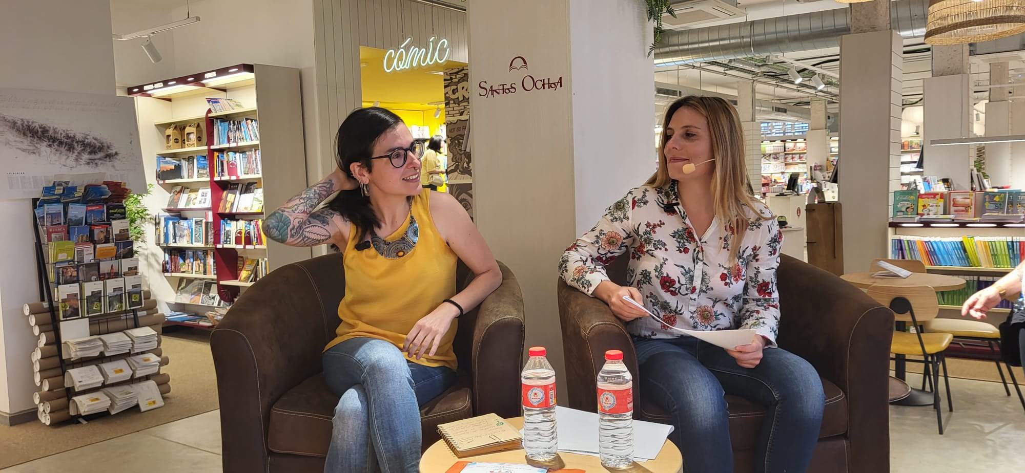 Virginia Val y Mari Loli Agüera en Santos Ochoa hablan sobre educar sin premios ni castigos.