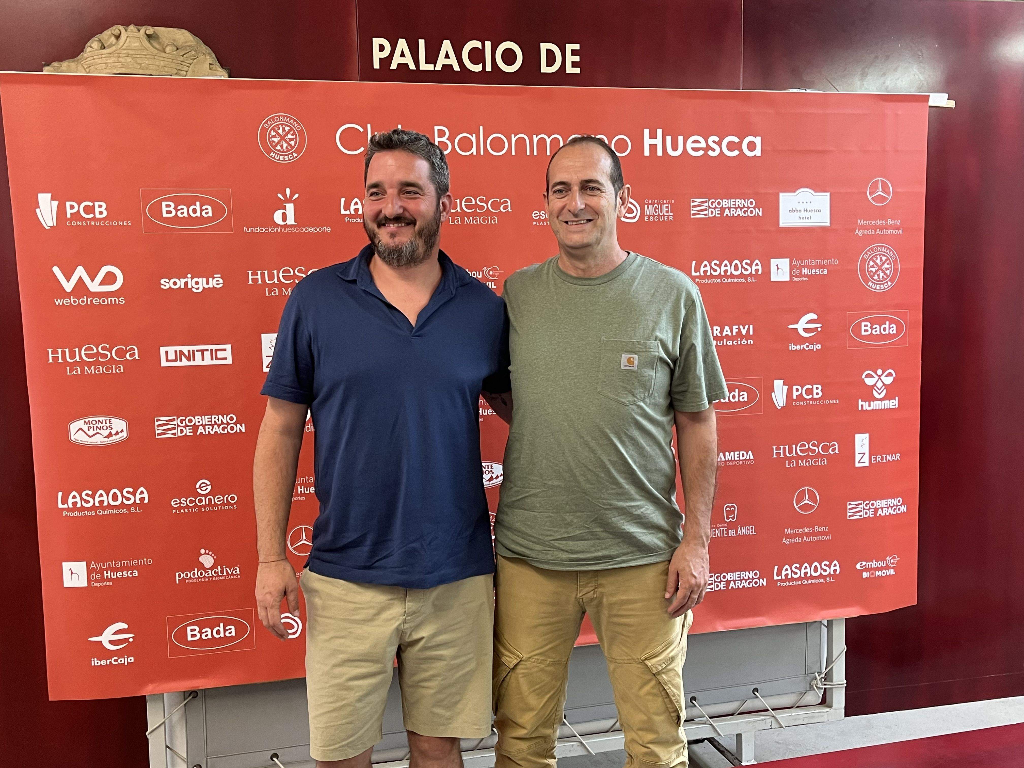 Daniel Ibáñez y José Nolasco, director deportivo y entrenador de Bada Huesca. Foto: A. Mora