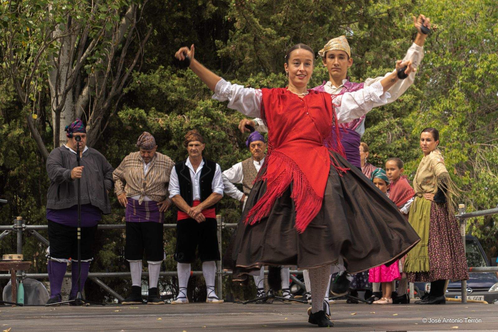 Actuación de Elenco Aragonés en Salas. Foto José Antonio Terrón 