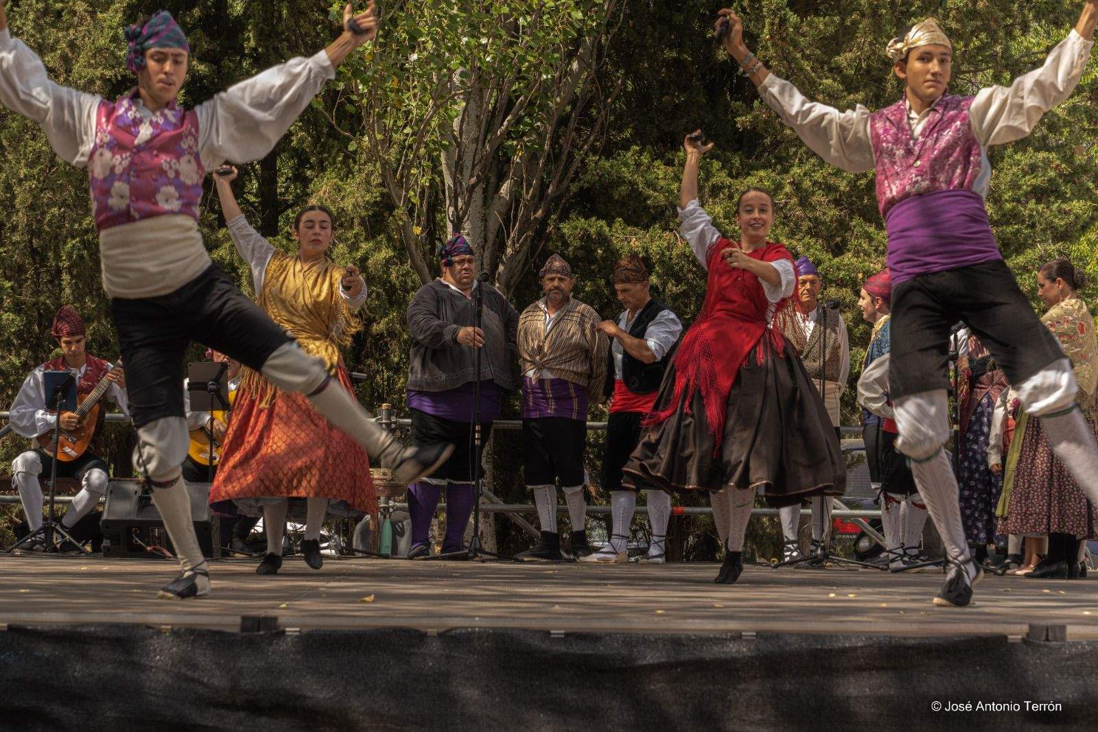 Actuación de Elenco Aragonés en Salas. Foto José Antonio Terrón 