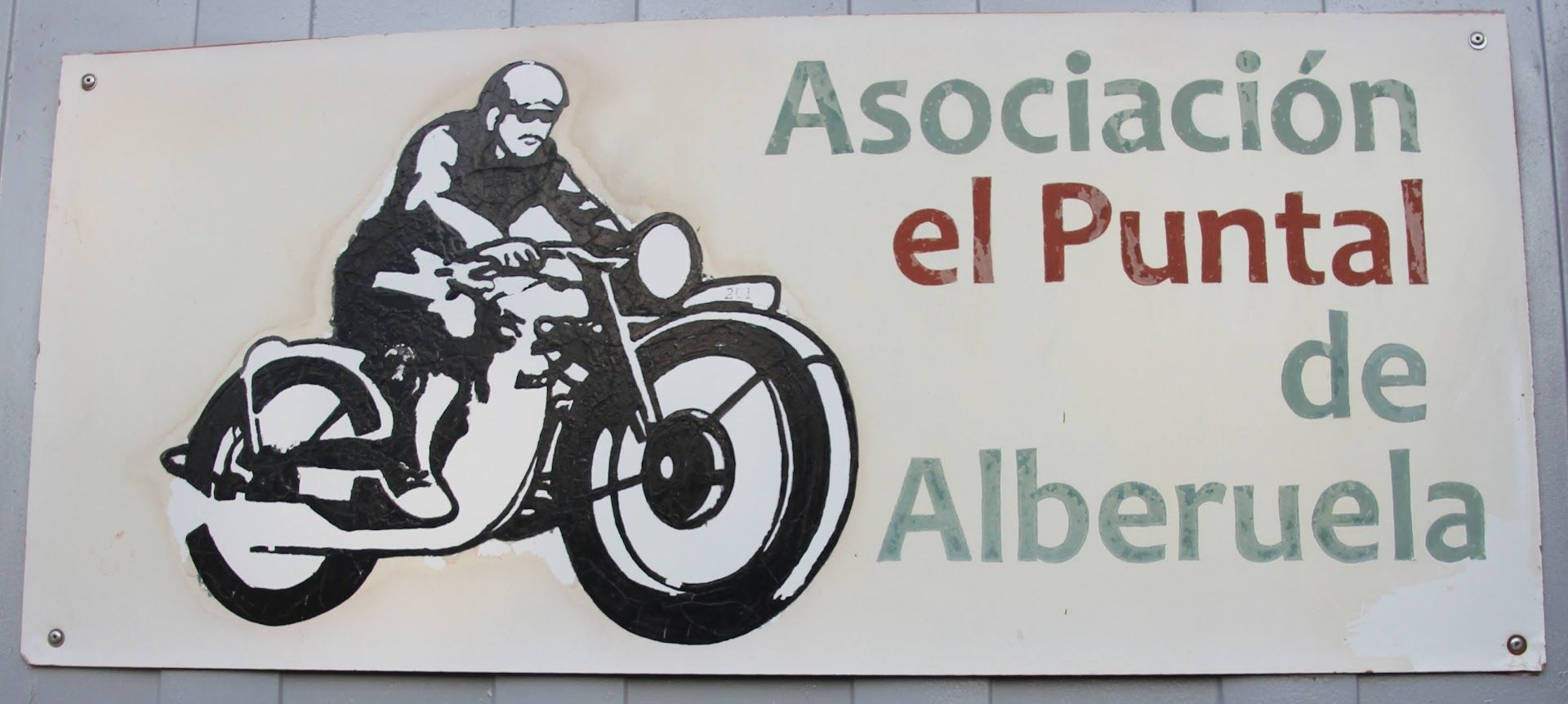 Concentración de motos clásicas en Alberuela de Tubo. Foto Carlos Neofato 