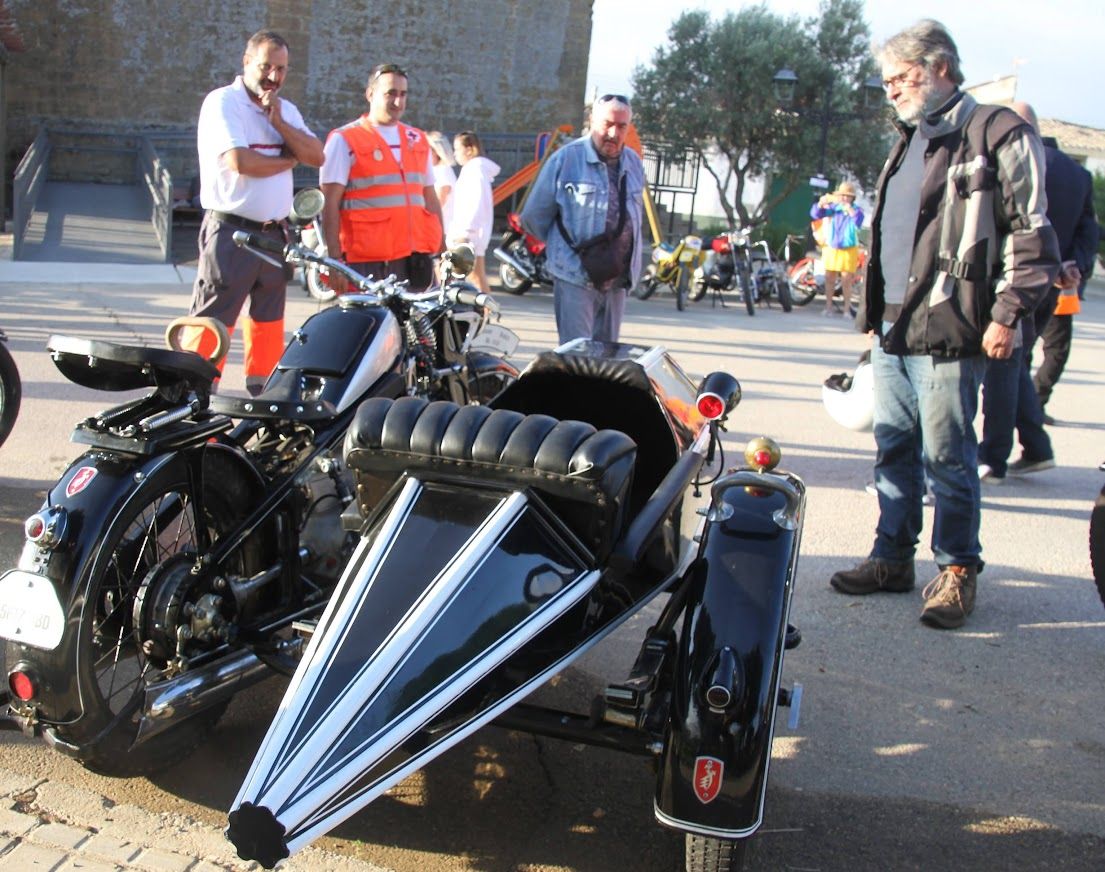 Concentración de motos clásicas en Alberuela de Tubo. Foto Carlos Neofato 