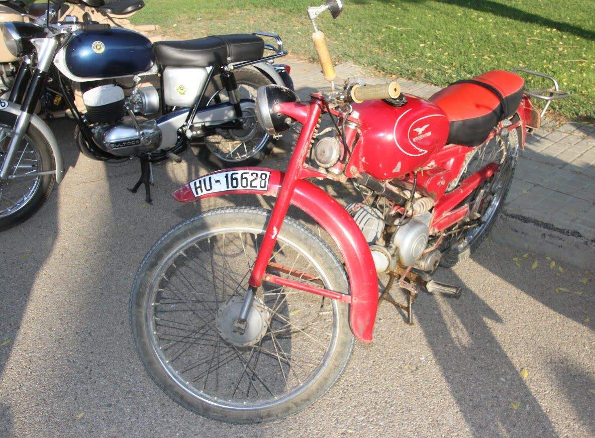 Concentración de motos clásicas en Alberuela de Tubo. Foto Carlos Neofato 