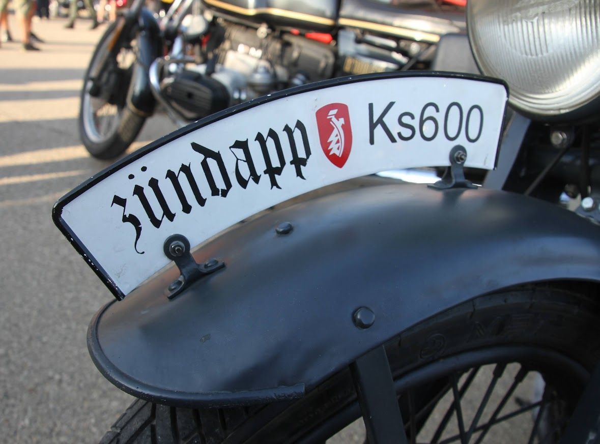 Concentración de motos clásicas en Alberuela de Tubo. Foto Carlos Neofato 