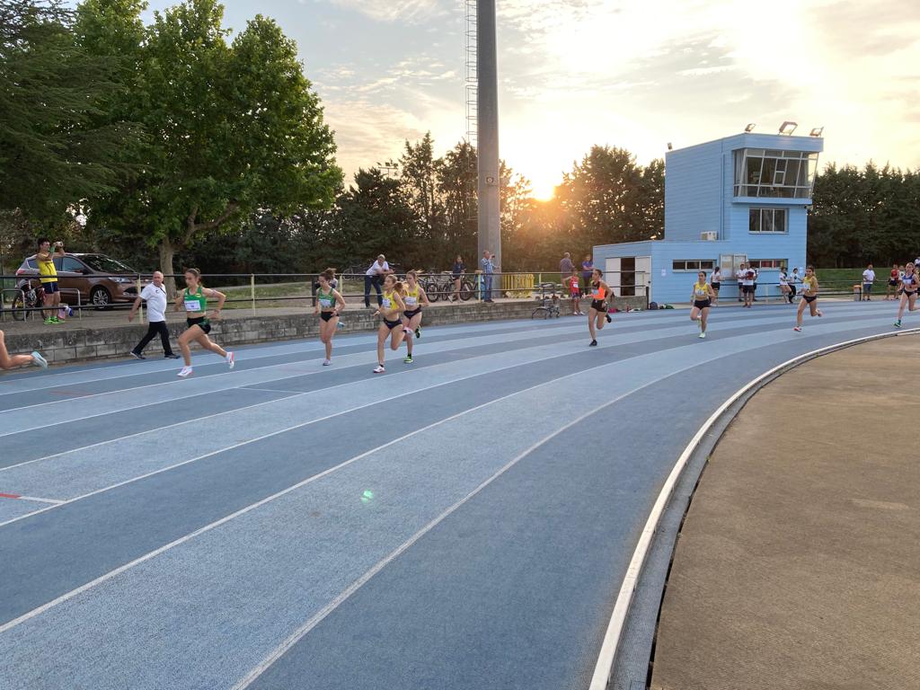 Imagen del 800 femenino, con Sandra Labarta en cabeza.