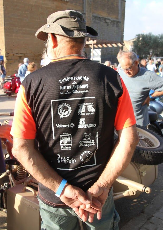 Concentración de motos clásicas en Alberuela de Tubo. Foto Carlos Neofato 