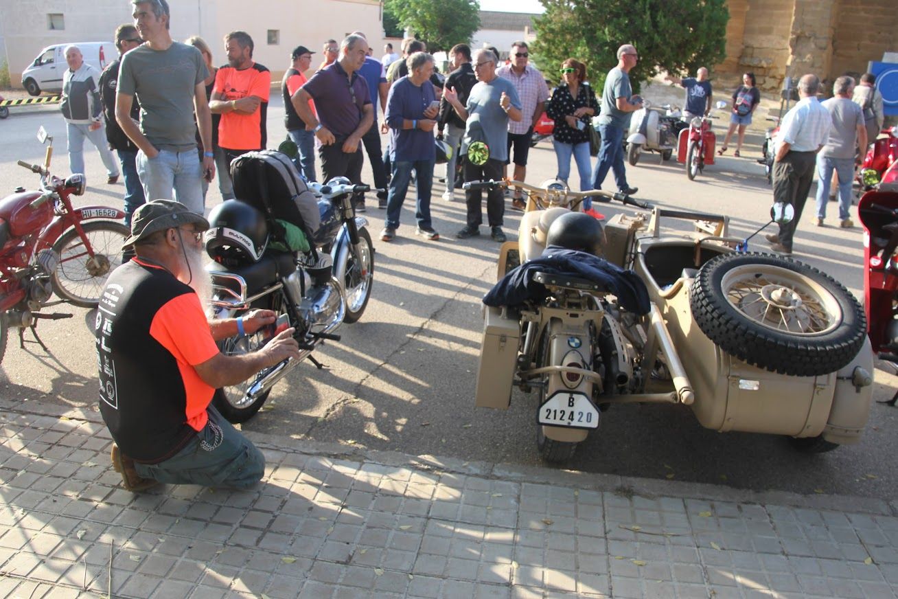 Concentración de motos clásicas en Alberuela de Tubo. Foto Carlos Neofato 