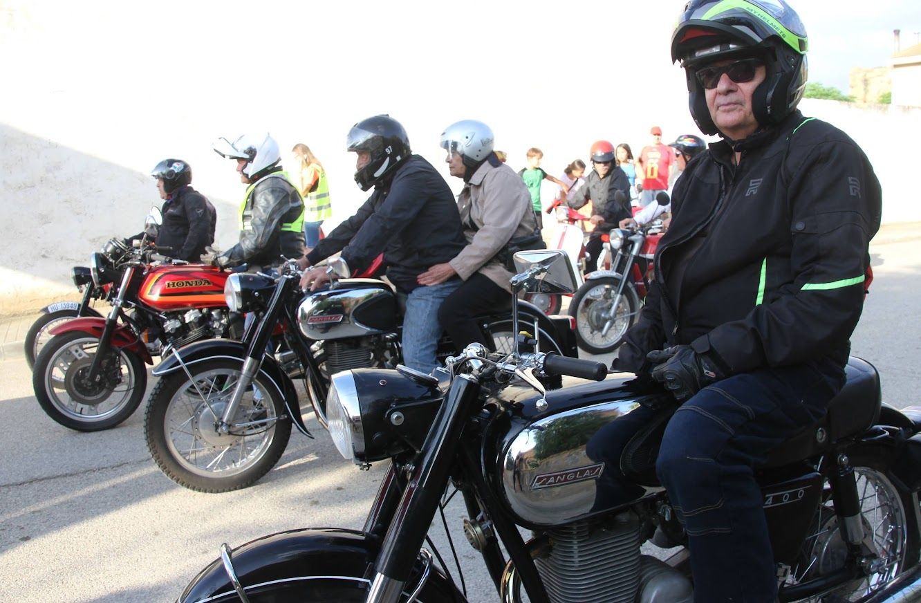 Concentración de motos clásicas en Alberuela de Tubo. Foto Carlos Neofato