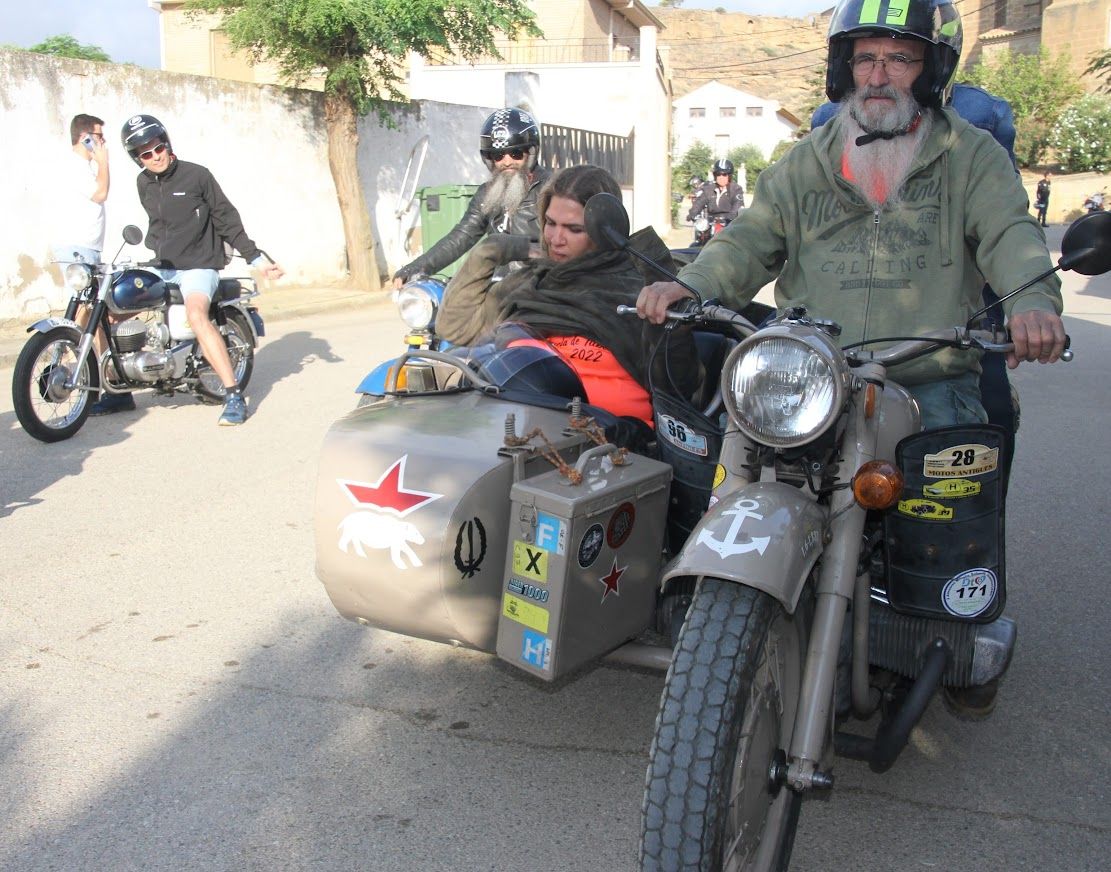 Concentración de motos clásicas en Alberuela de Tubo. Foto Carlos Neofato