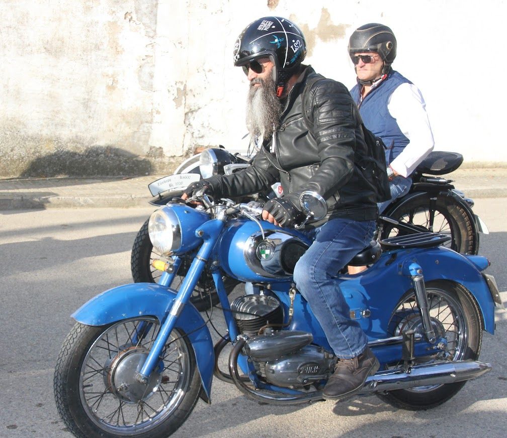 Concentración de motos clásicas en Alberuela de Tubo. Foto Carlos Neofato