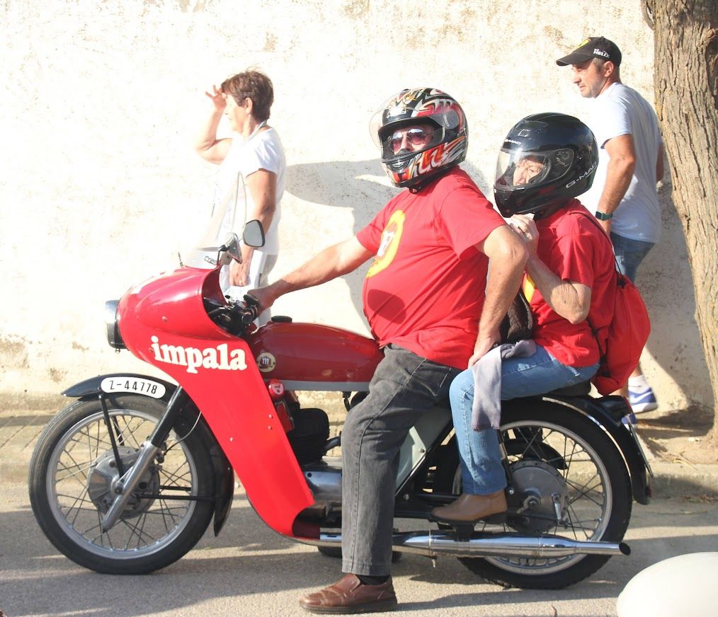 Concentración de motos clásicas en Alberuela de Tubo. Foto Carlos Neofato