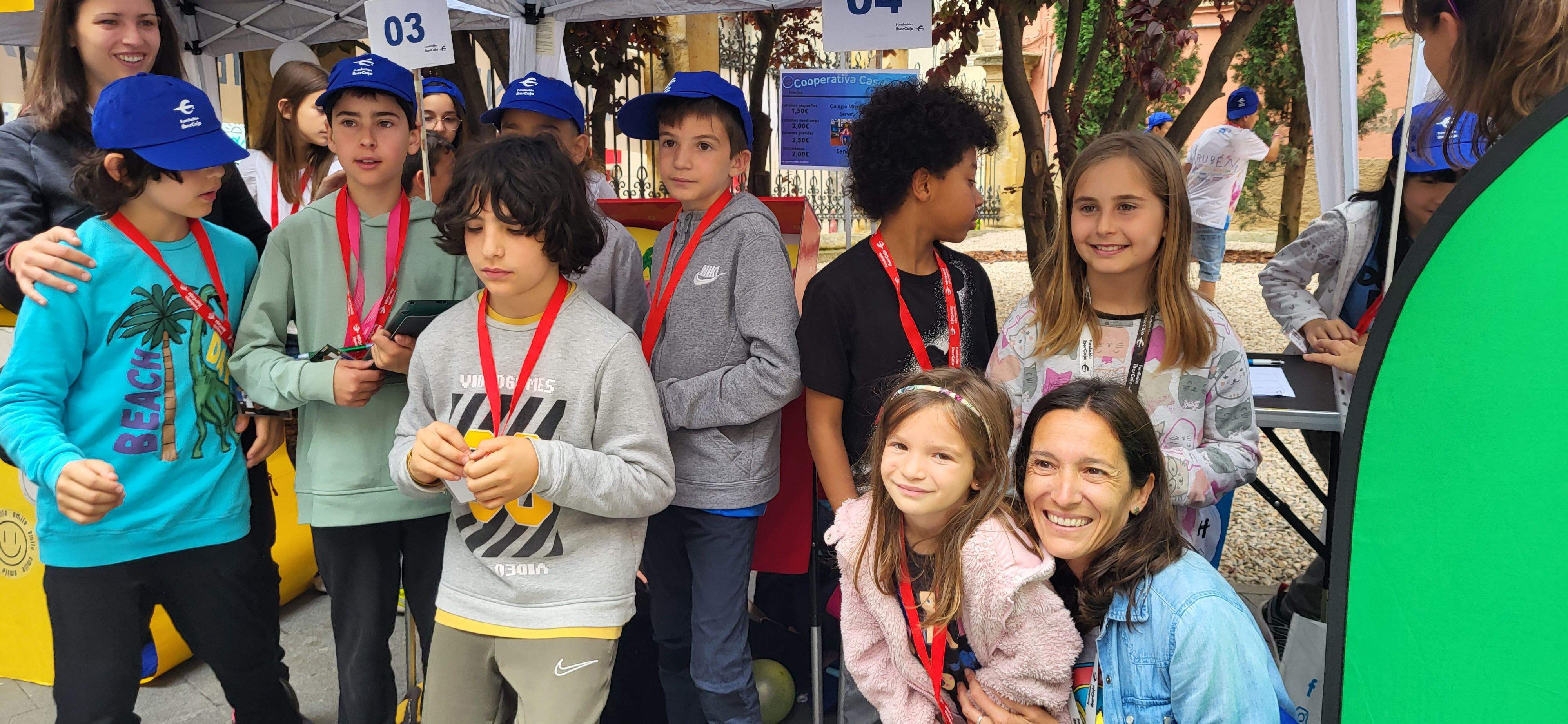 Mercado de cooperativas escolares del programa "Aprender a emprender". Foto: Mercedes Manterola