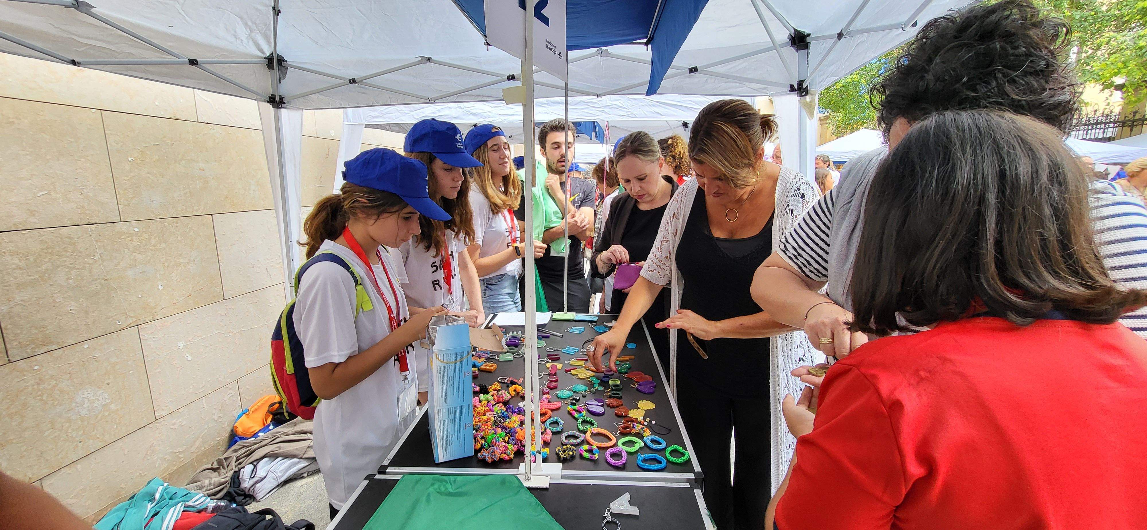 Mercado de cooperativas escolares del programa "Aprender a emprender". Foto: Mercedes Manterola