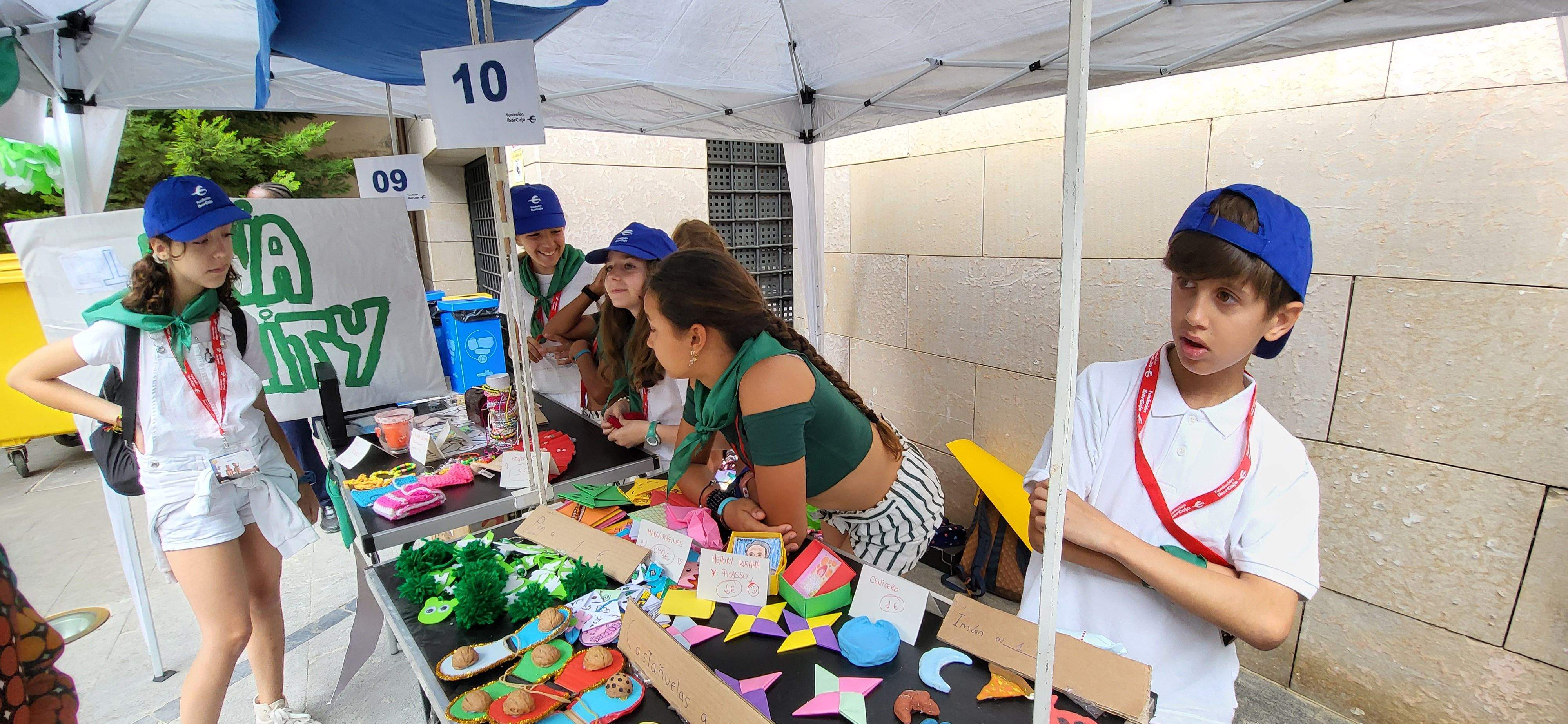 Mercado de cooperativas escolares del programa "Aprender a emprender". Foto: Mercedes Manterola
