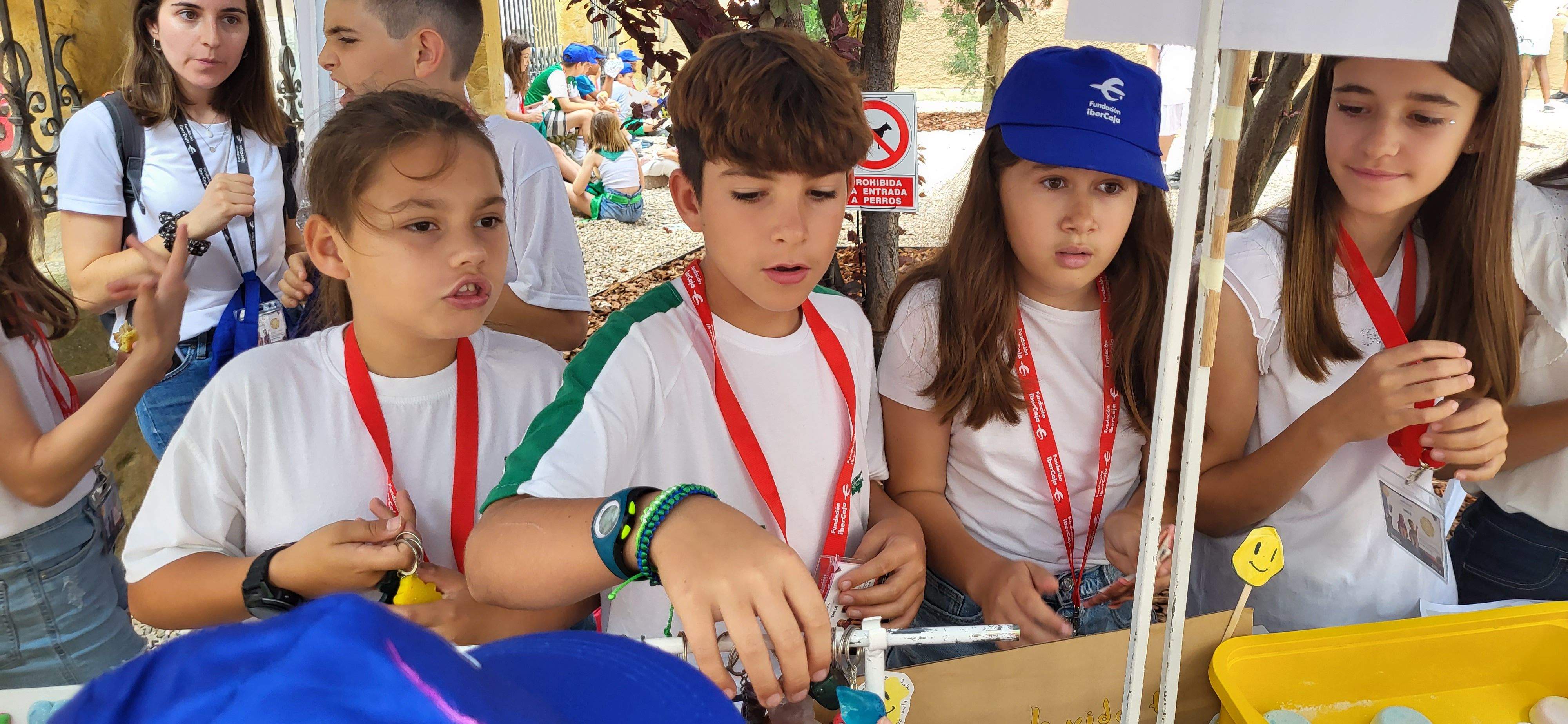 Mercado de cooperativas escolares del programa "Aprender a emprender". Foto: Mercedes Manterola