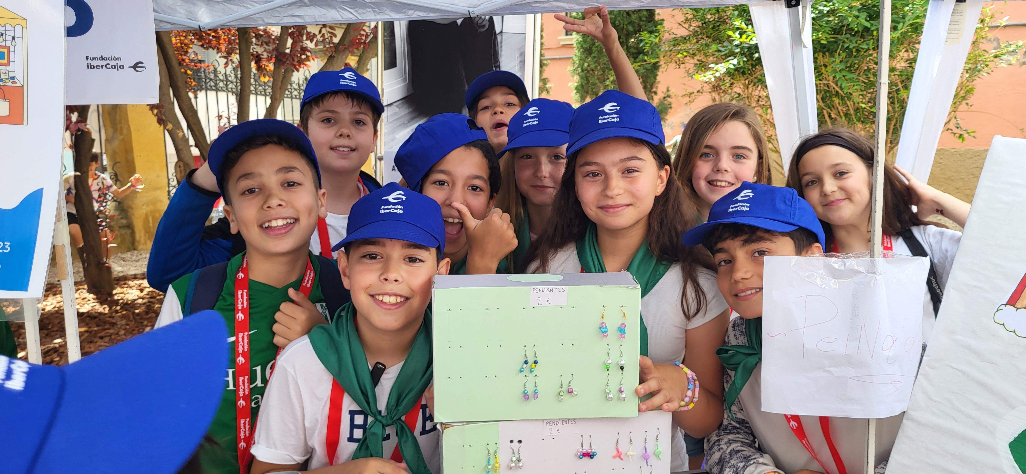 Mercado de cooperativas escolares del programa "Aprender a emprender". Foto: Mercedes Manterola