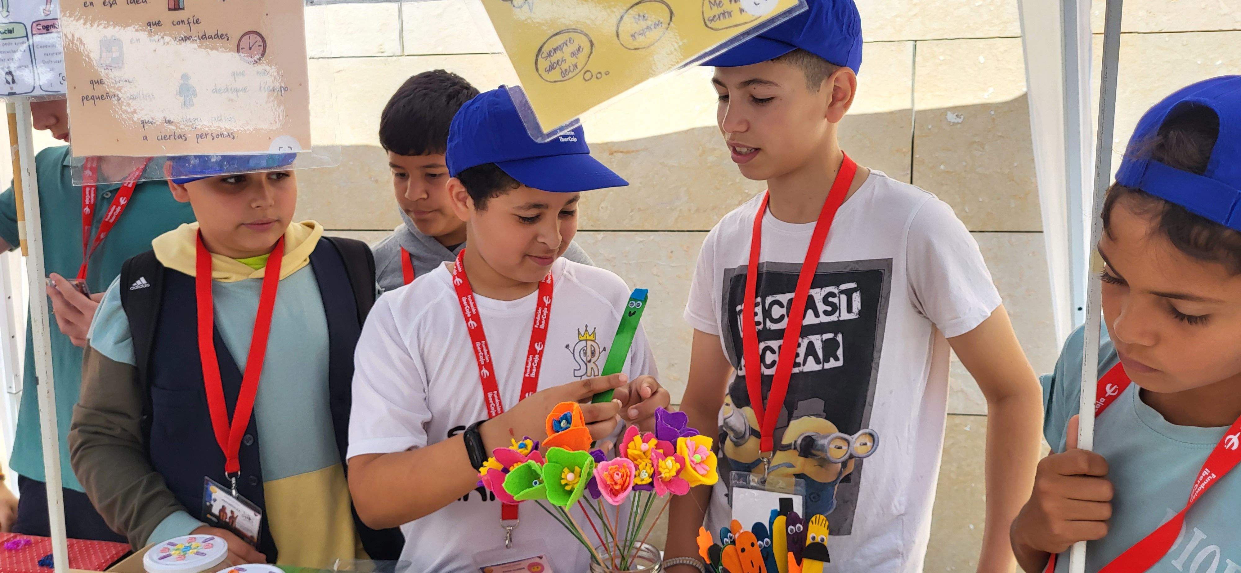 Mercado de cooperativas escolares del programa "Aprender a emprender". Foto: Mercedes Manterola