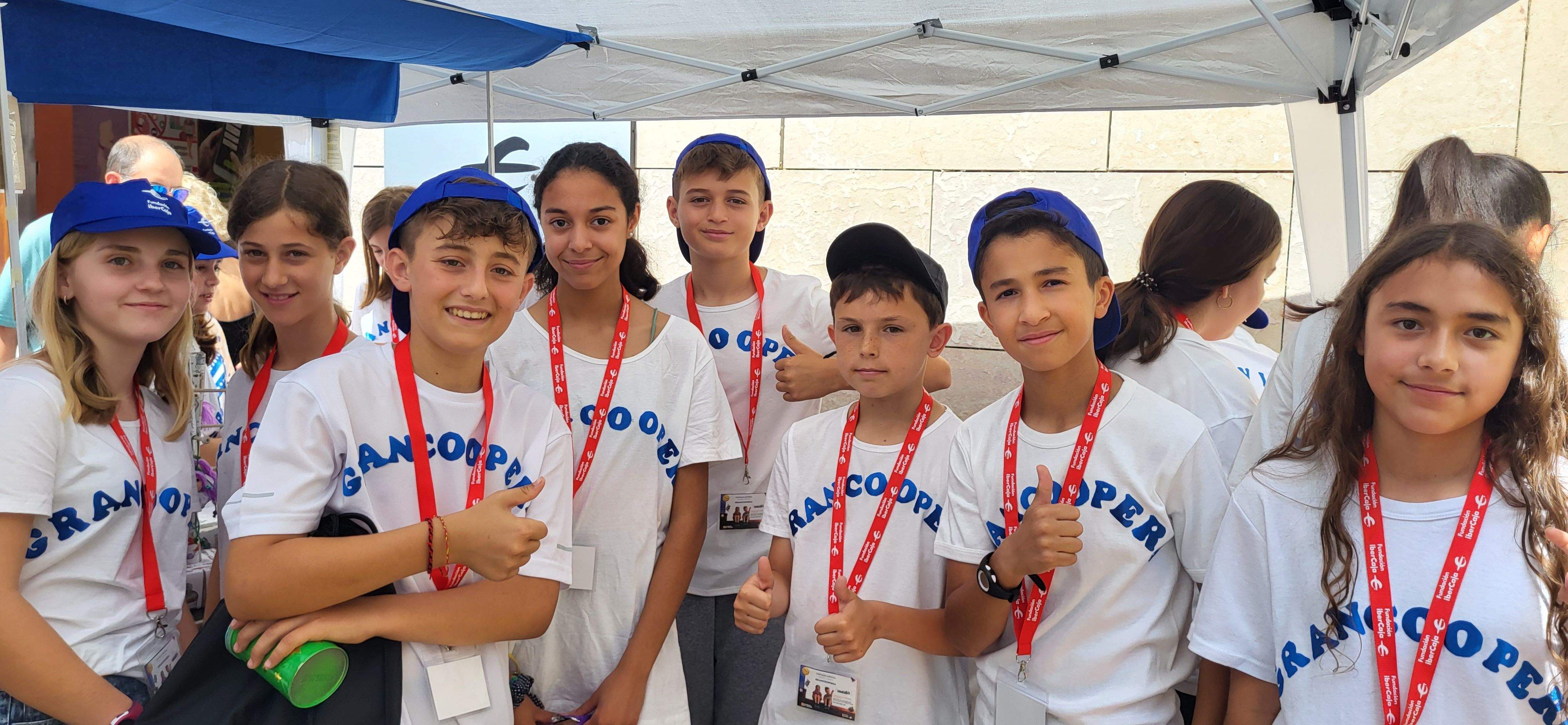 Mercado de cooperativas escolares del programa "Aprender a emprender". Foto: Mercedes Manterola