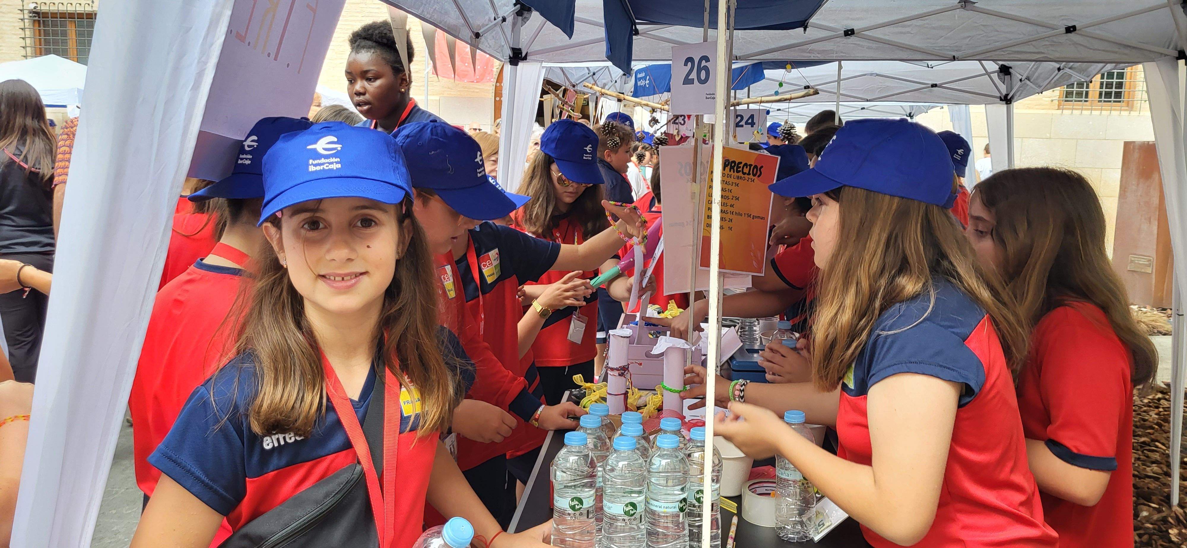 Mercado de cooperativas escolares del programa "Aprender a emprender". Foto: Mercedes Manterola