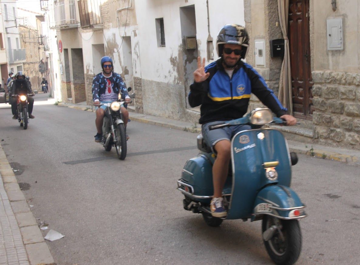 Concentración de motos clásicas en Alberuela de Tubo. Foto Carlos Neofato