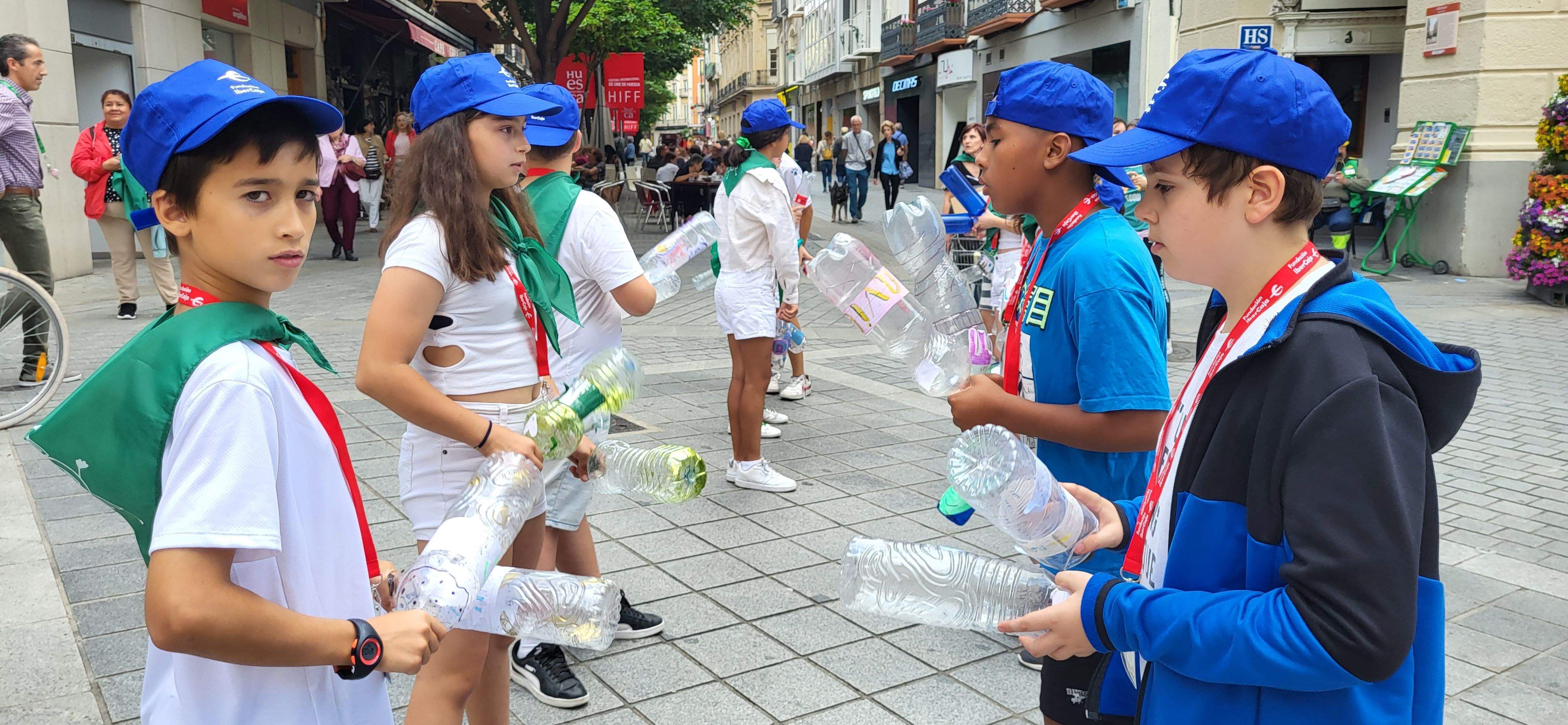 Mercado de cooperativas escolares del programa "Aprender a emprender". Foto: Mercedes Manterola