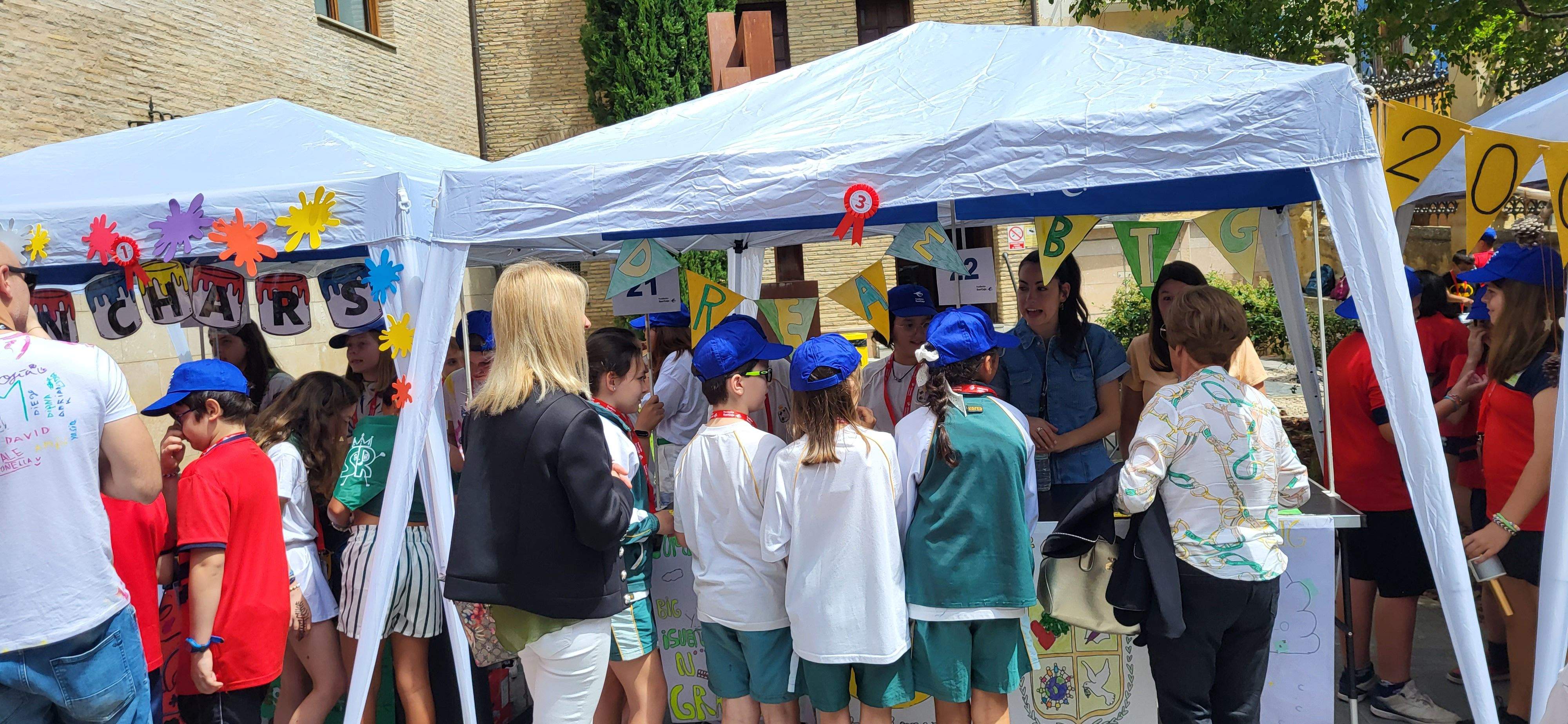 Mercado de cooperativas escolares del programa "Aprender a emprender". Foto: Mercedes Manterola