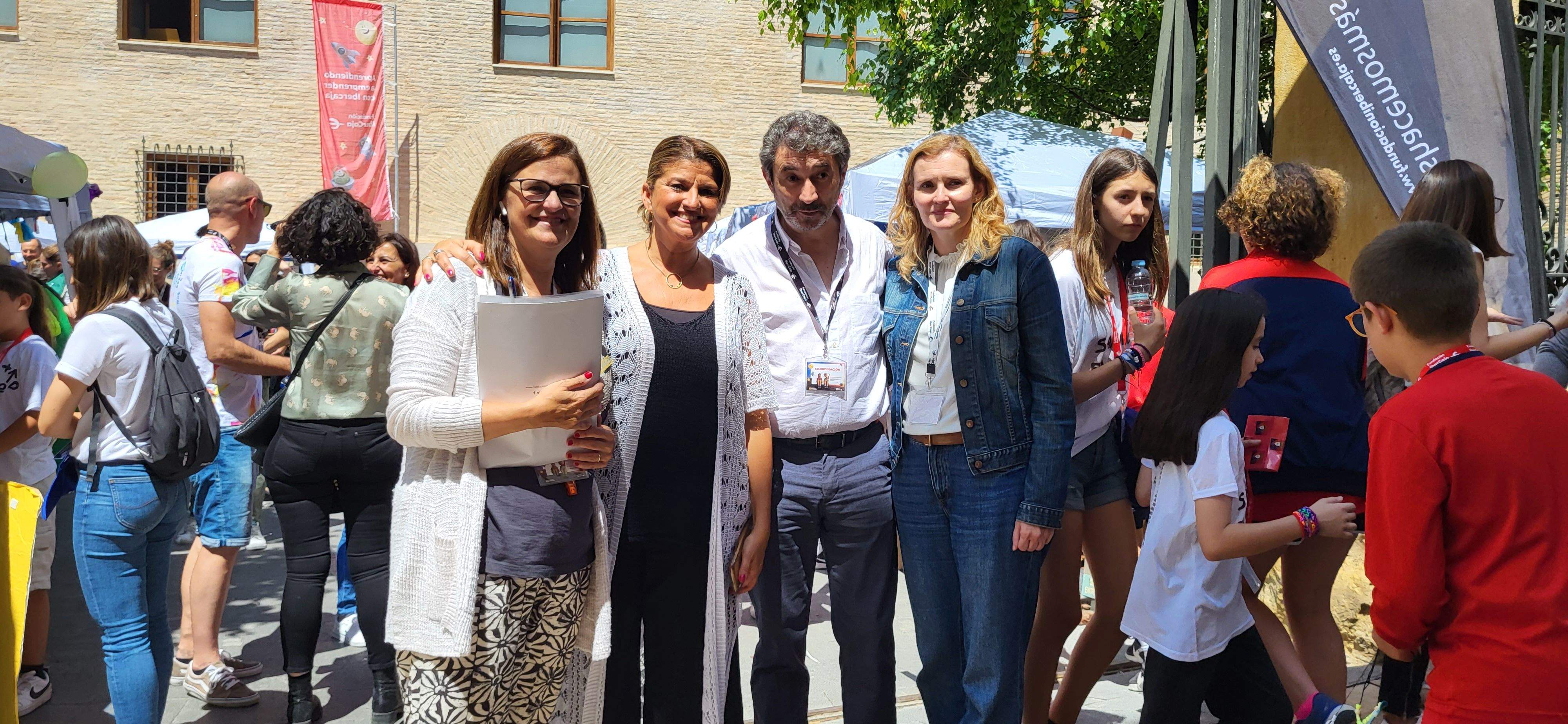 Mercado de cooperativas escolares del programa "Aprender a emprender". Foto: Mercedes Manterola