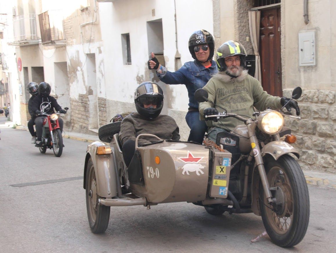 Concentración de motos clásicas en Alberuela de Tubo. Foto Carlos Neofato