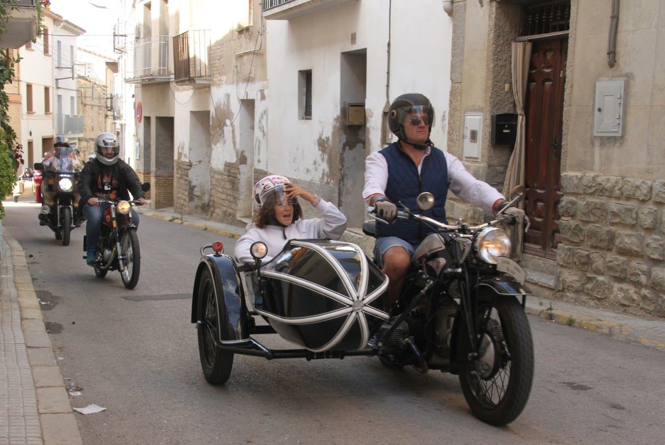 Concentración de motos clásicas en Alberuela de Tubo. Foto Carlos Neofato 