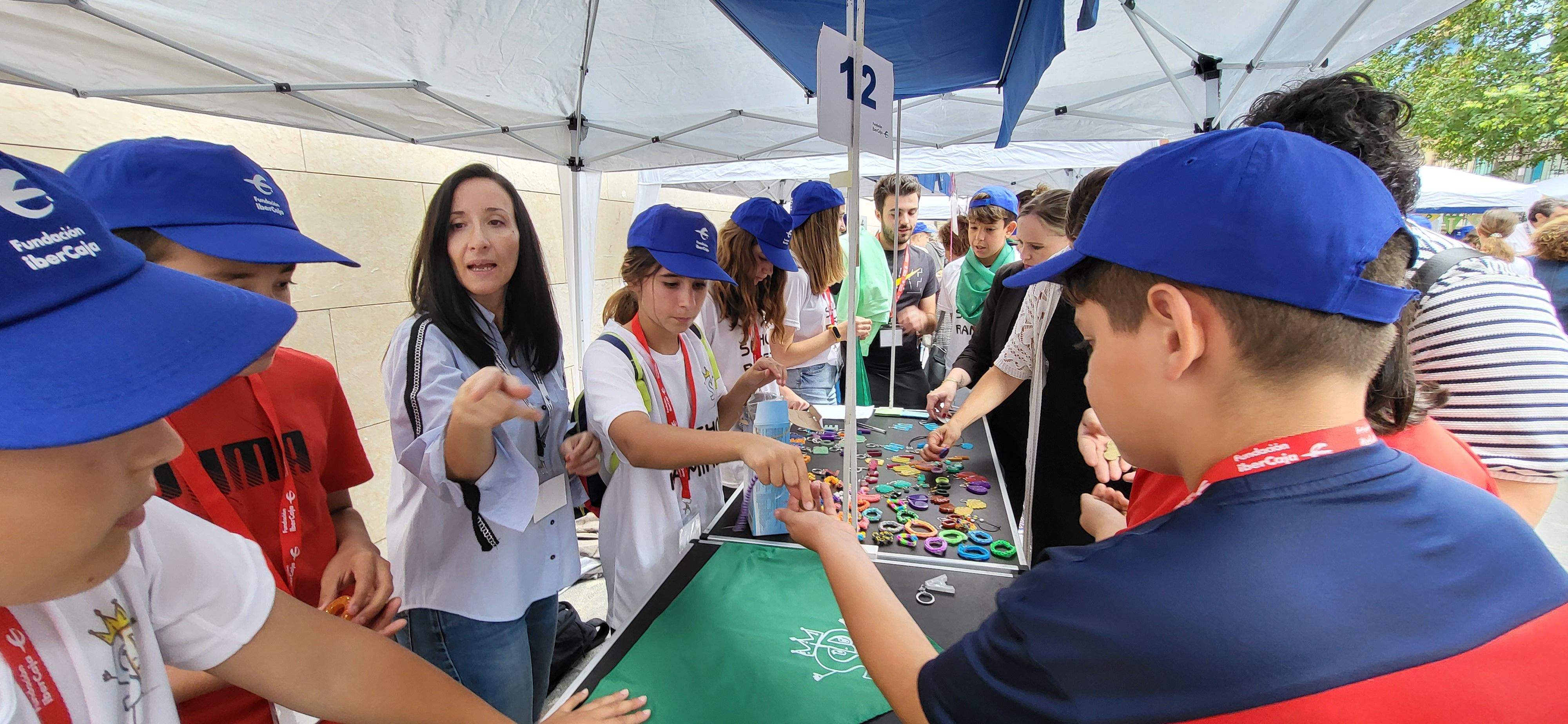 Mercado de cooperativas escolares del programa "Aprender a emprender". Foto: Mercedes Manterola