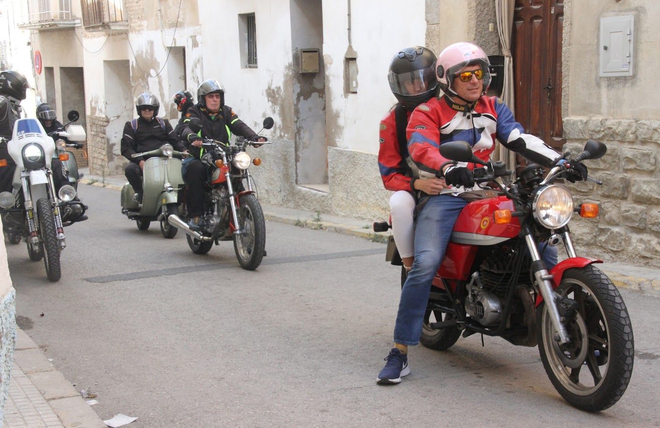Concentración de motos clásicas en Alberuela de Tubo. Foto Carlos Neofato